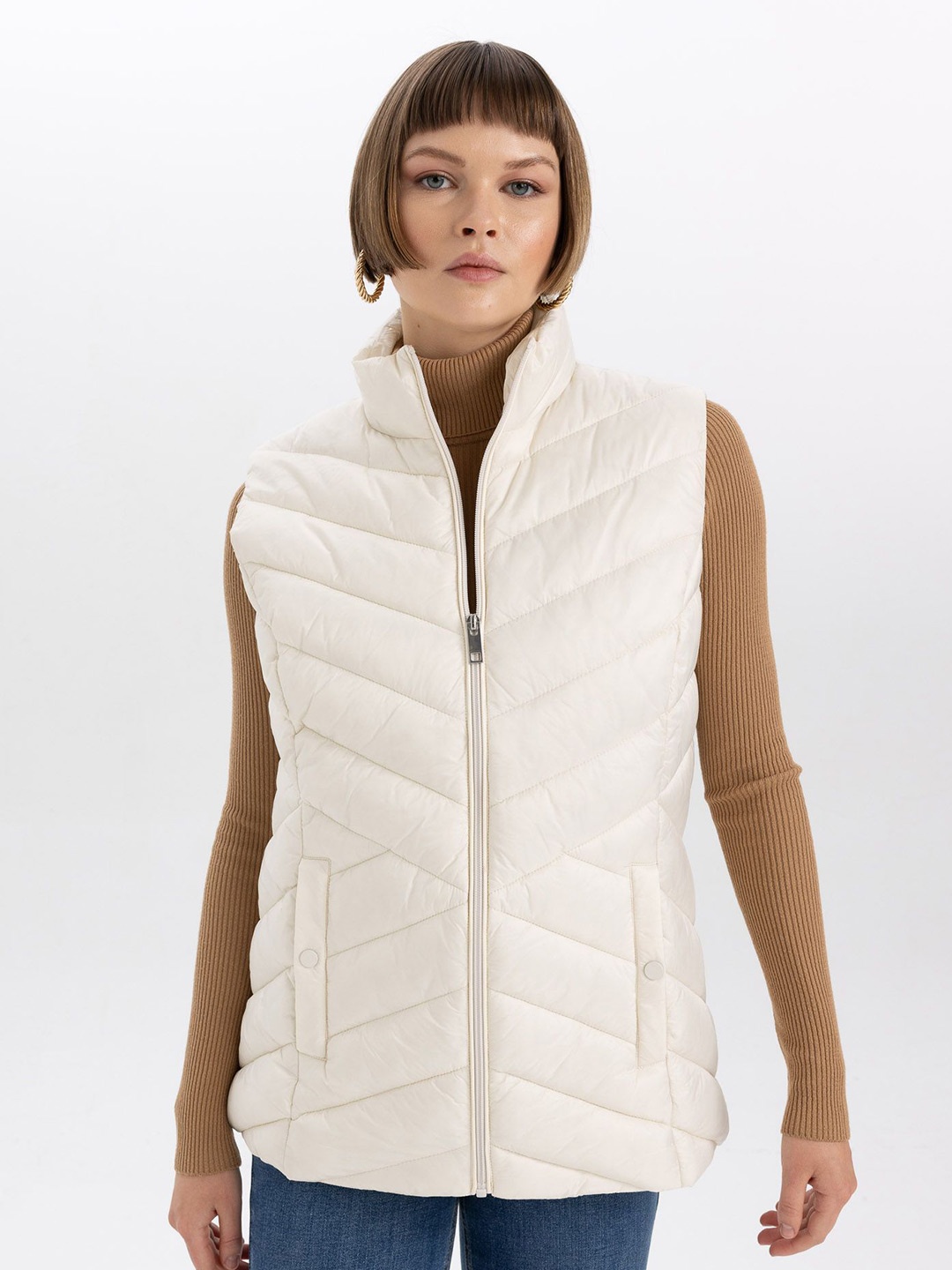 

DeFacto Women Sleeveless Quilted Jacket, White