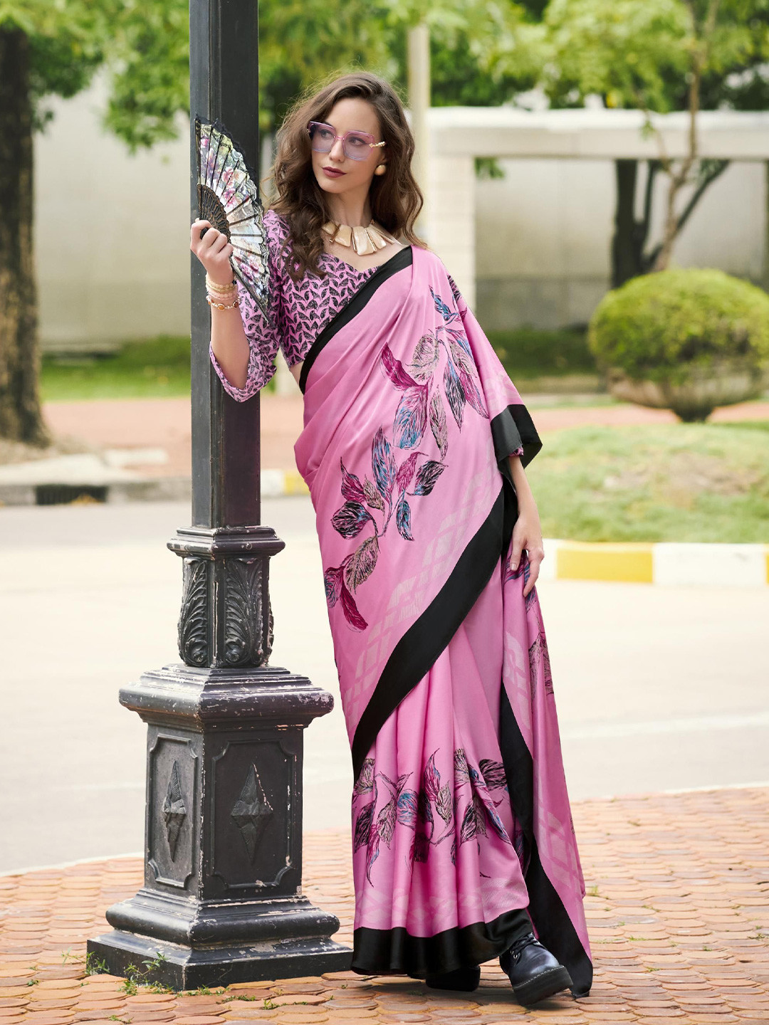 

DIVASTRI Satin Designer Saree, Pink
