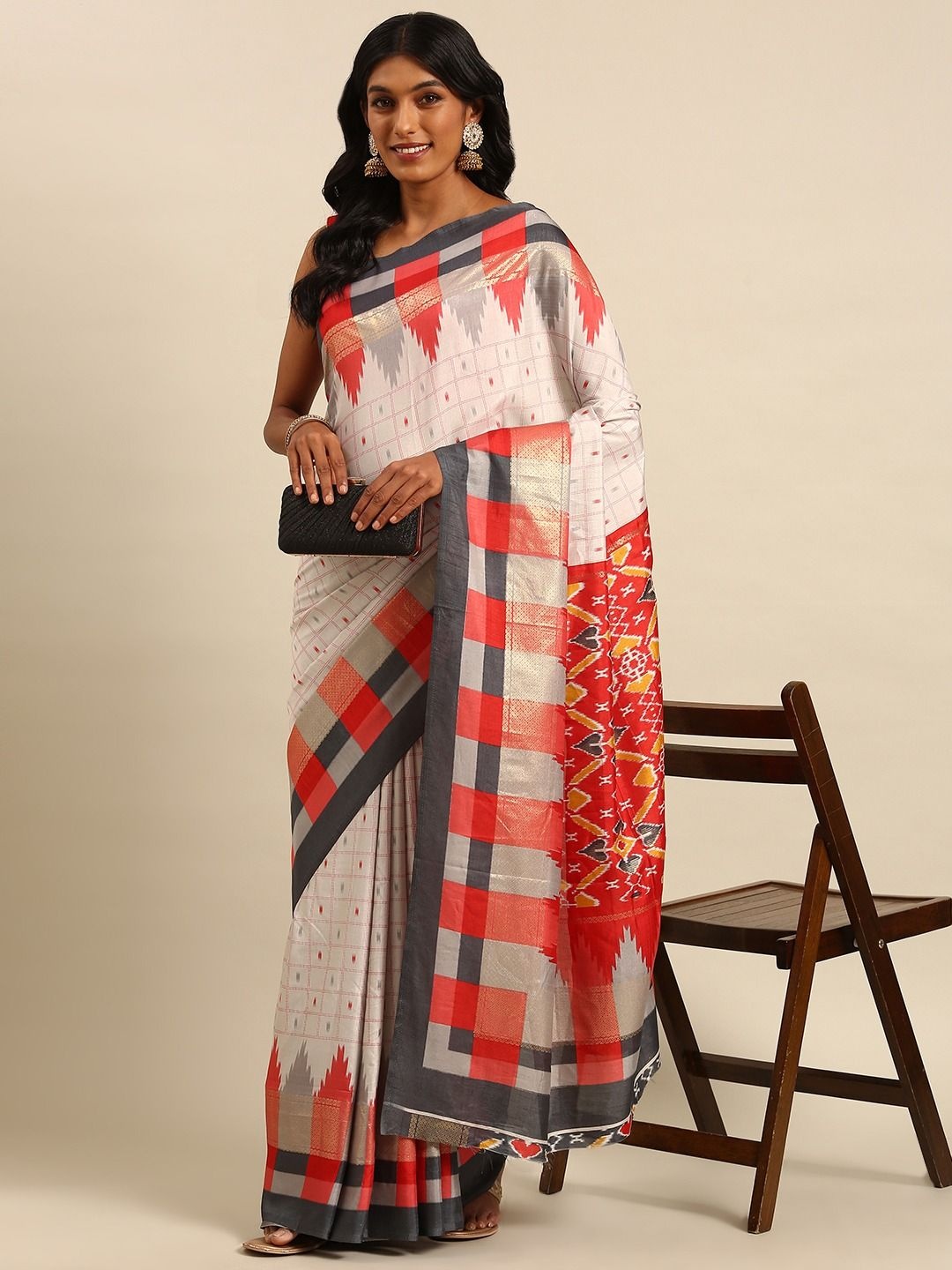 

DIVASTRI Geometric Printed Saree, White