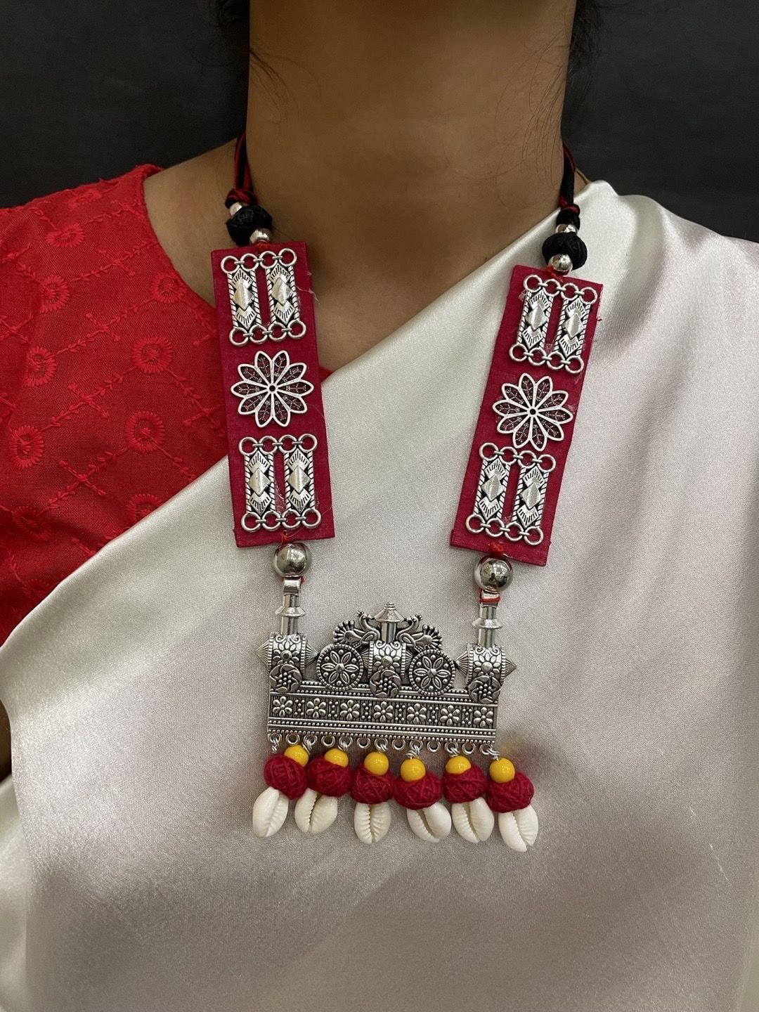 

Digital Dress Room Brass Silver-Plated Peacock Flower Oxidised Necklace