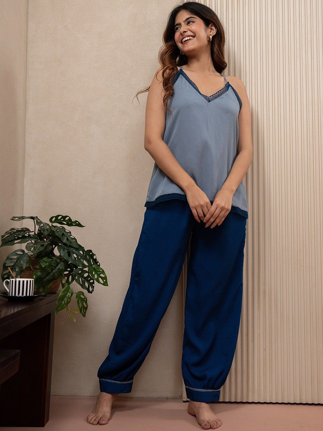 

FEATHERS CLOSET Sleeveless Crepe Top & Pyjamas, Blue