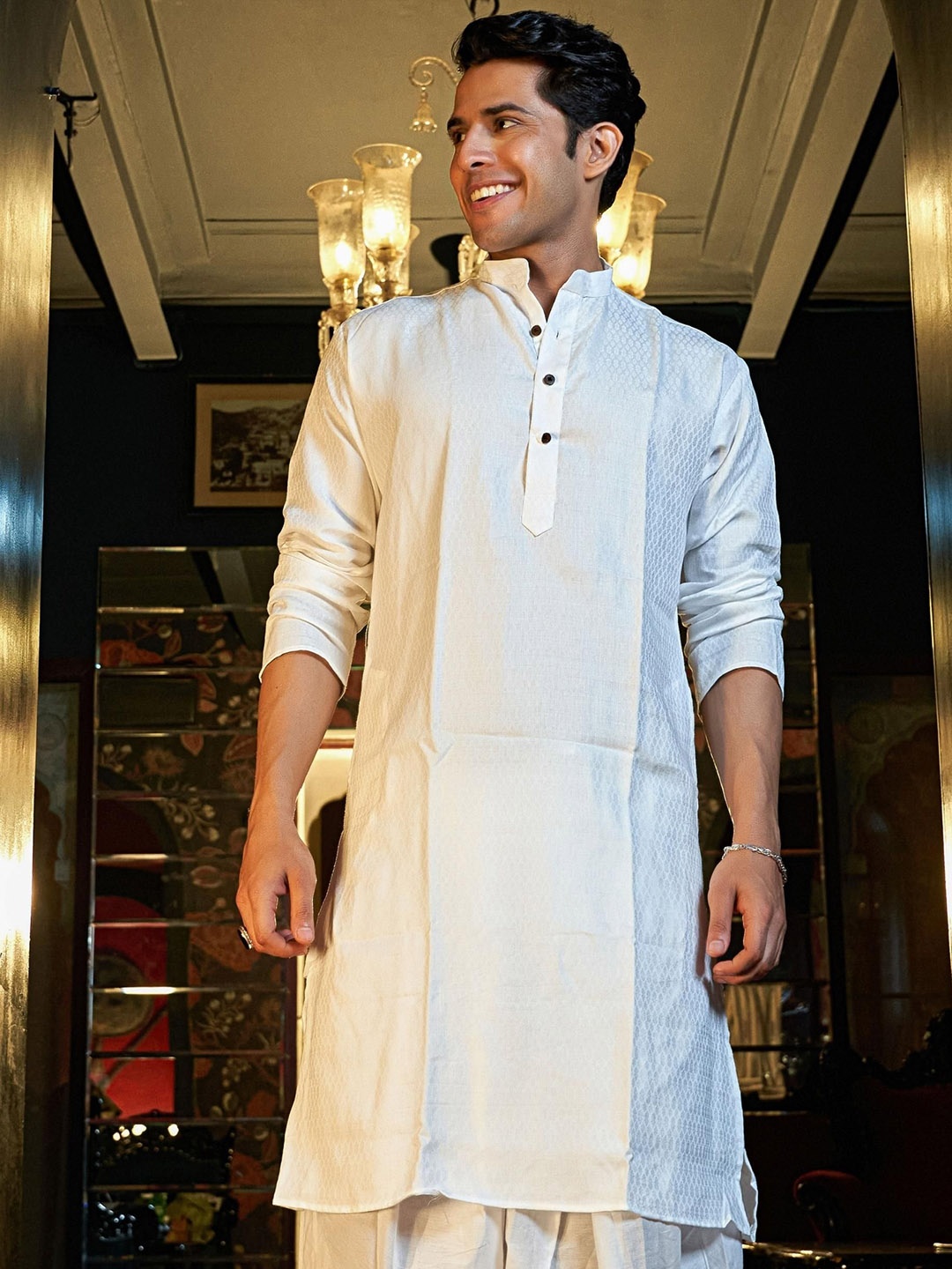 

Shasak Ethnic Motifs Printed Mandarin Collar Straight Kurta, White