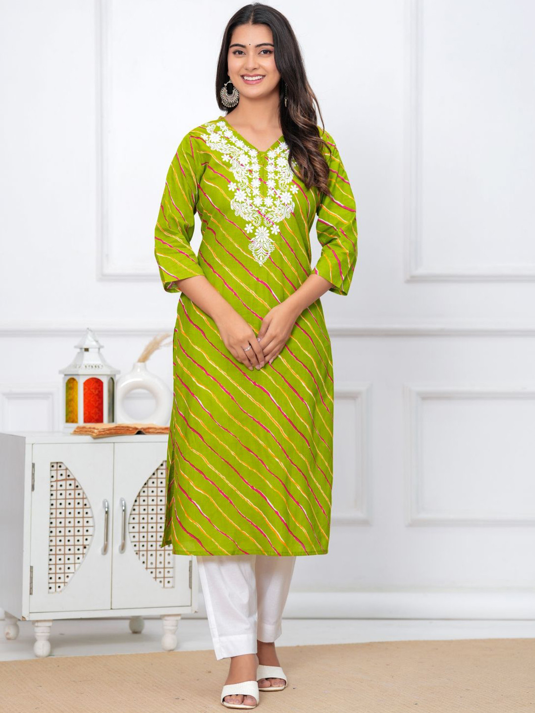 

RANI PRINTS Leheriya Embroidered Chikankari Pure Cotton Kurta with Trouser, Green