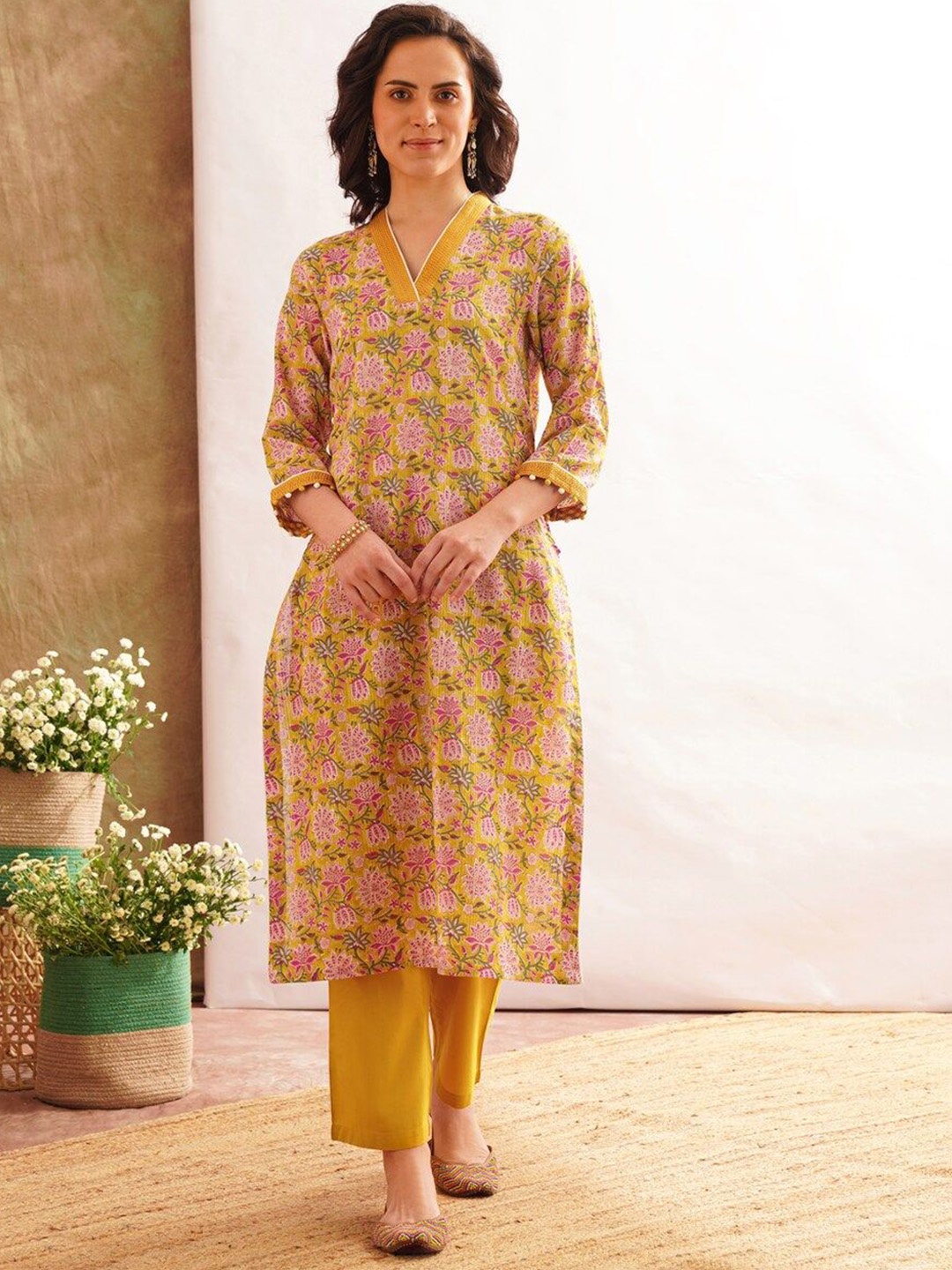 

JAYPORE Floral Printed V-Neck Pure Cotton Straight Kurta, Yellow