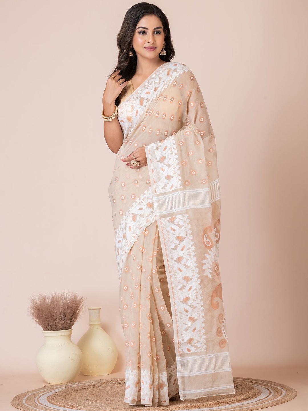 

HOUSE OF ARLI Woven Design Zari Pure Cotton Jamdani Saree, Beige