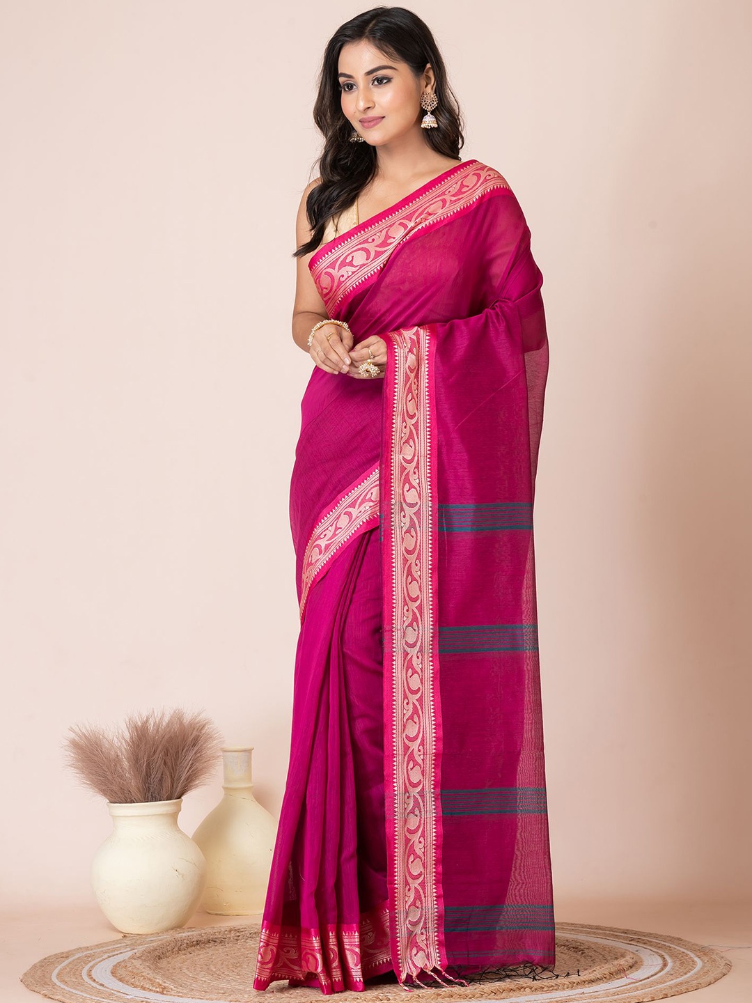 

HOUSE OF ARLI Silk Cotton Saree, Magenta