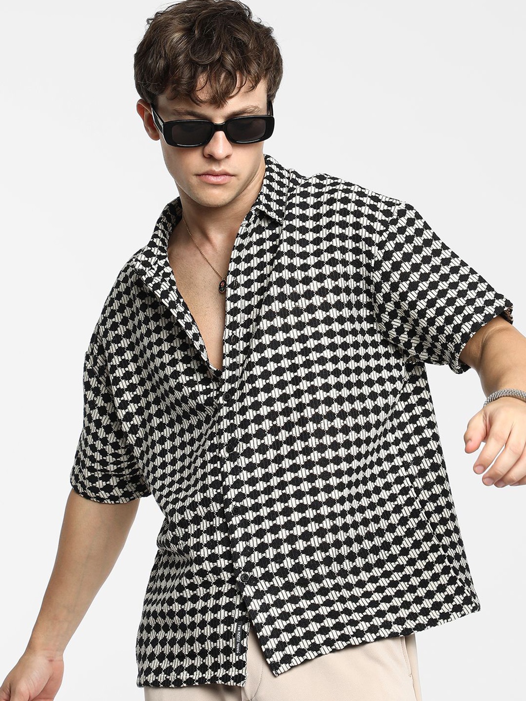 

Campus Sutra Men Comfort Spread Collar Geometric Printed Polycotton Oversized Casual Shirt, White