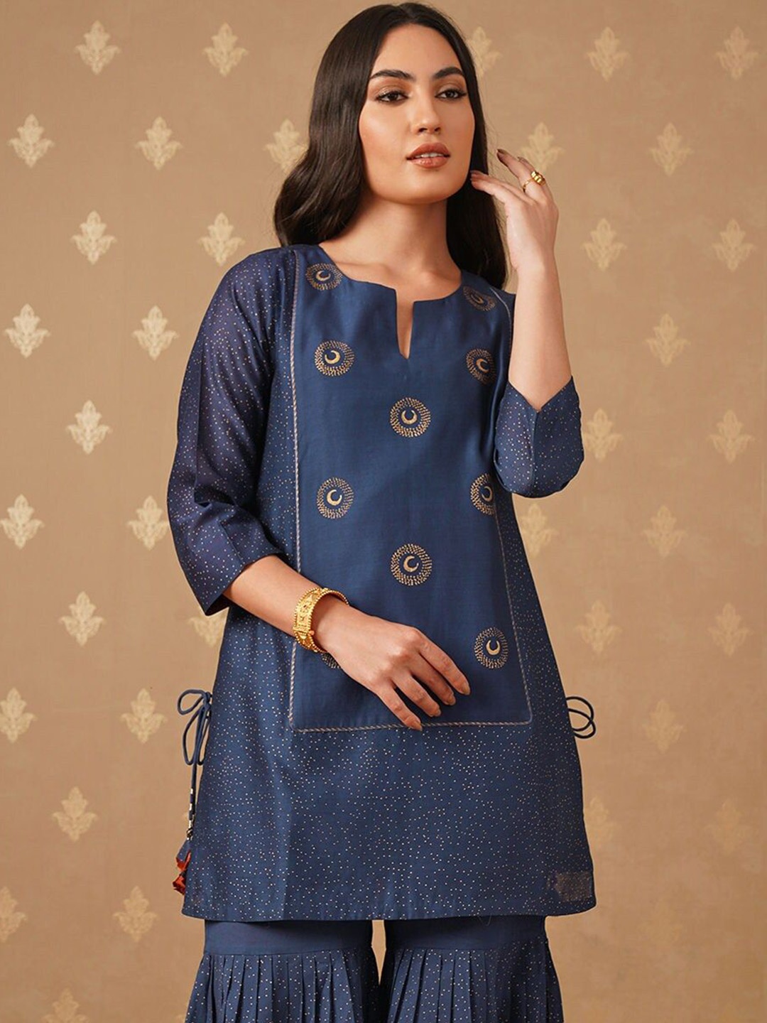 

JAYPORE Geometric Printed Round Notch Neck Straight Kurta, Navy blue