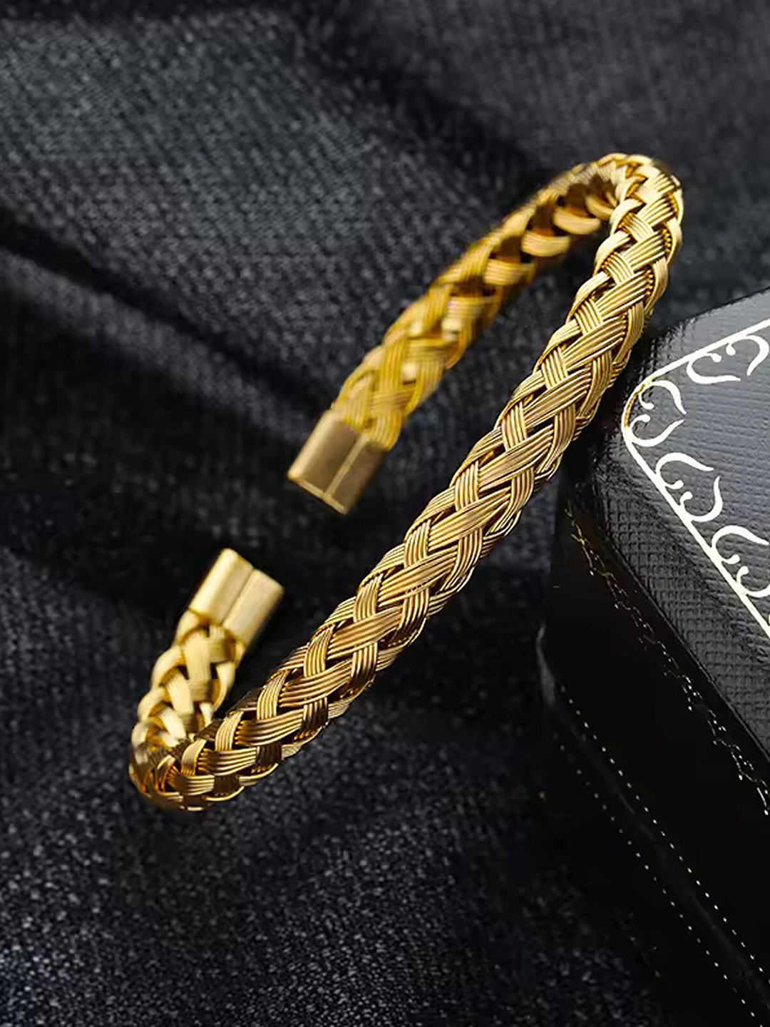 

Lila Men Antique Cuff Bracelet, Gold