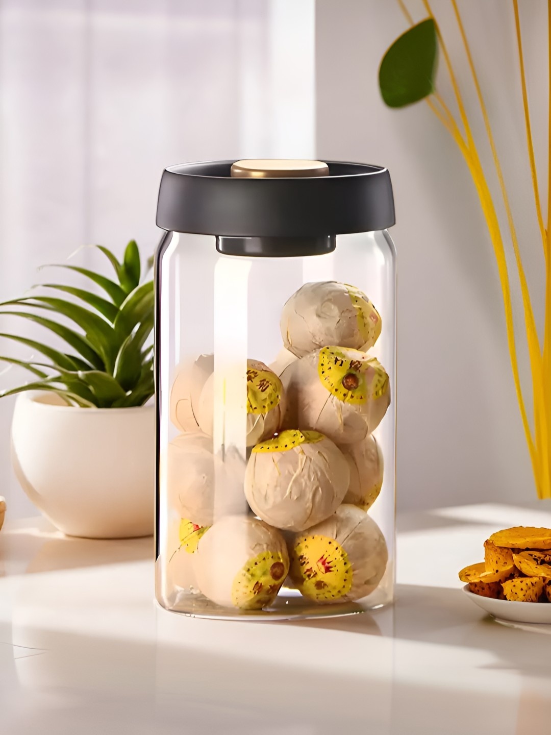 

UMAI Transparent Glass Core Container With Vacuum Plastic Lids-1.2 L