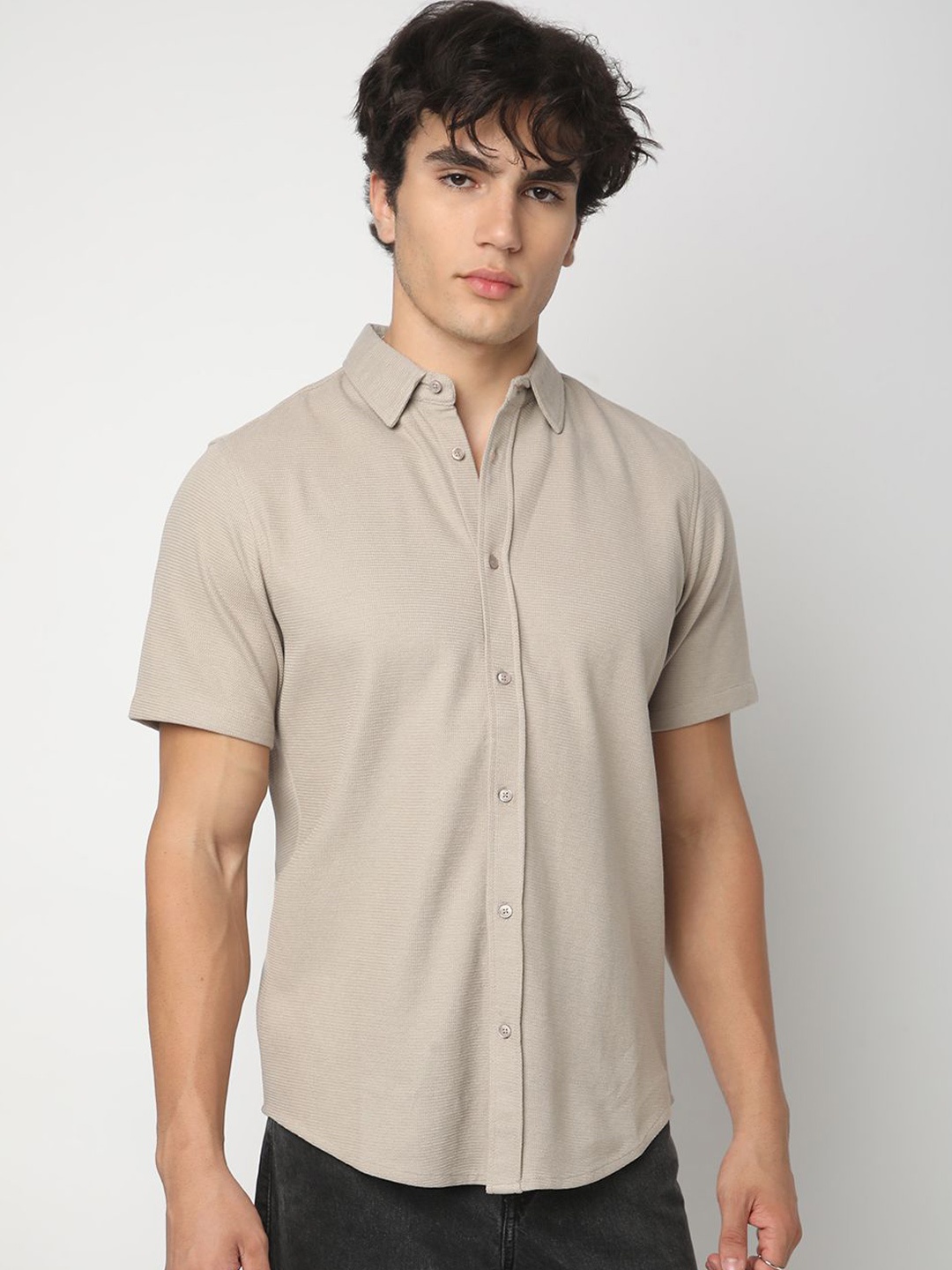 

R&B Men Cutaway Collar Solid Cotton Casual Shirt, Beige
