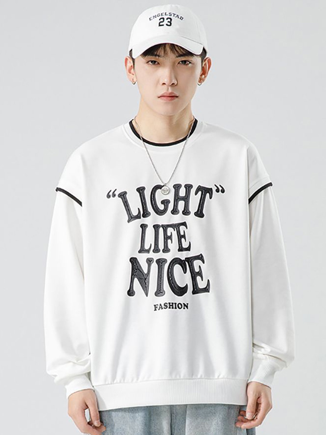 

StyleCast x Revolte Men Typography Printed Sweatshirt, White