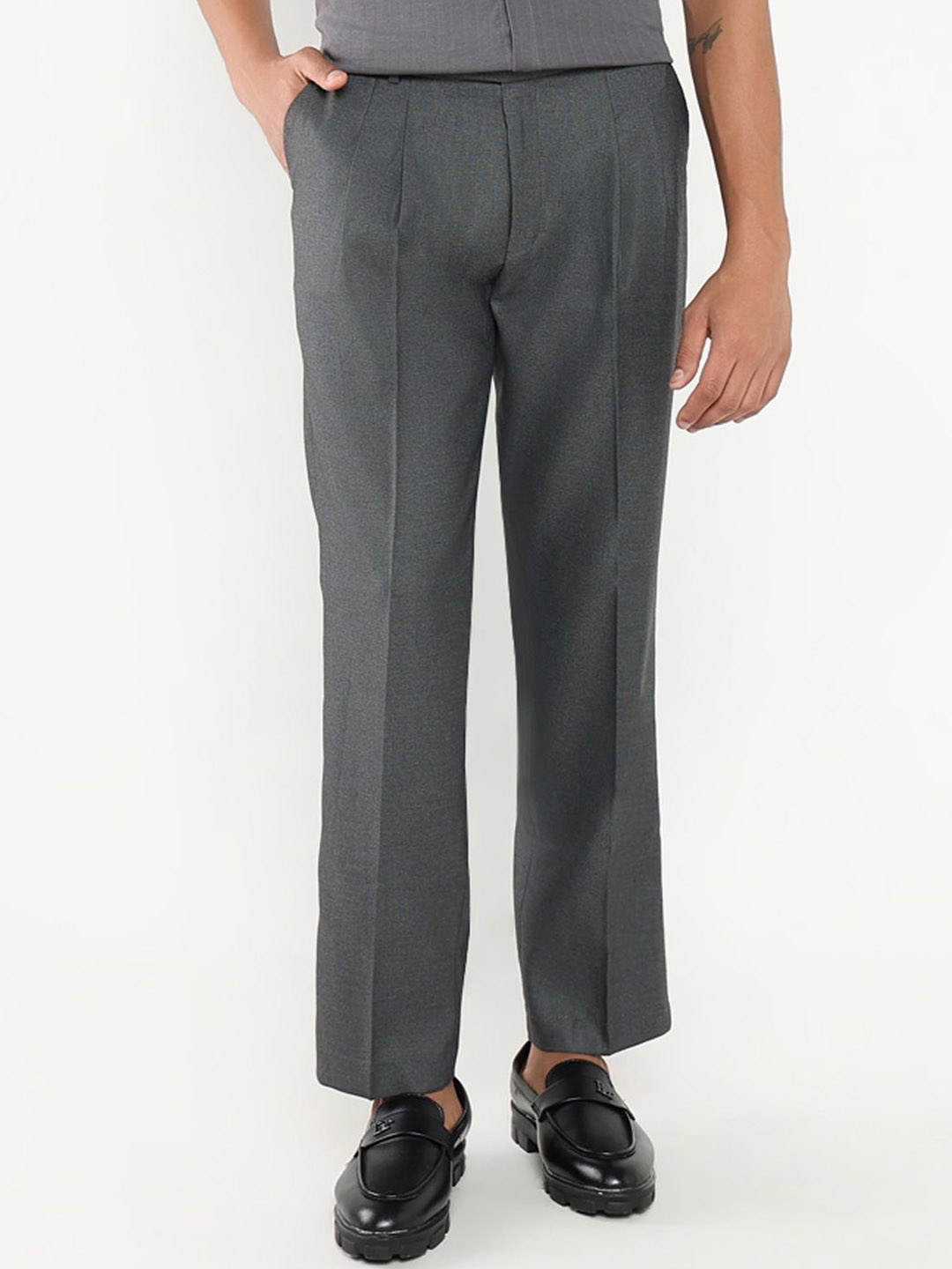 

SHOWOFF Men Comfort Loose Fit Low-Rise Pleated Trousers, Grey
