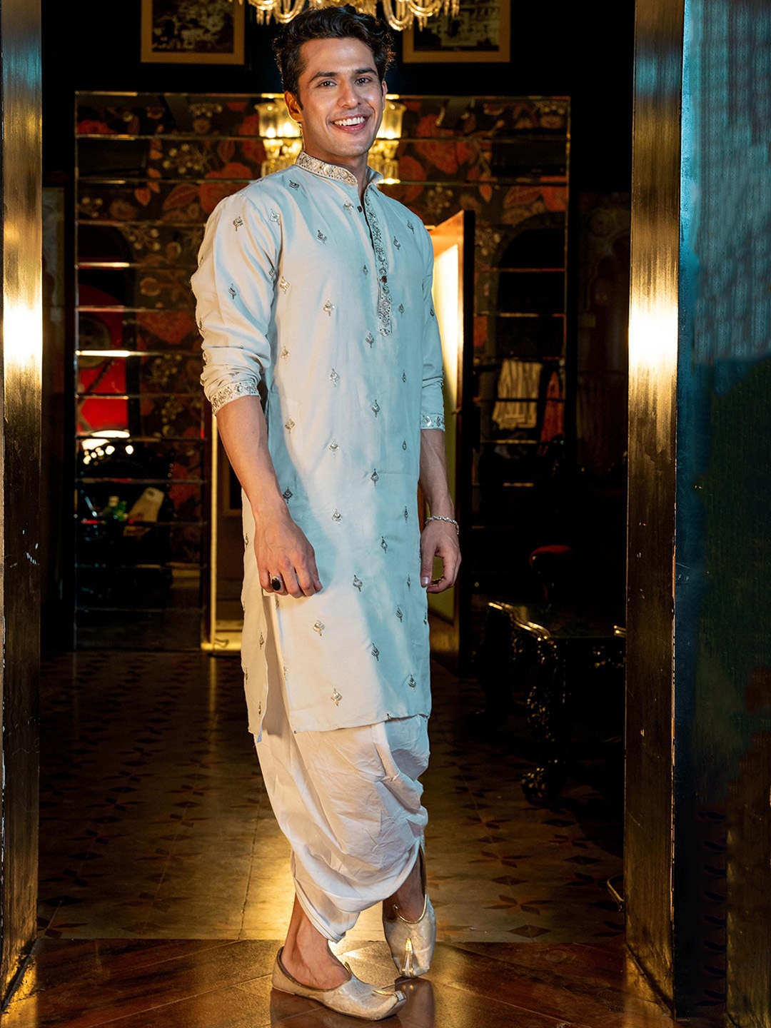 

Shasak Floral Embroidery Cotton Straight Kurta, Green