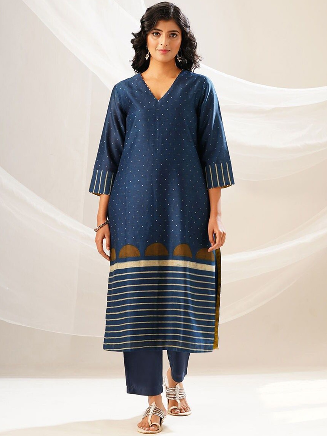 

JAYPORE Geometric Printed V-Neck Thread Work Cotton Silk A-Line Kurta, Blue