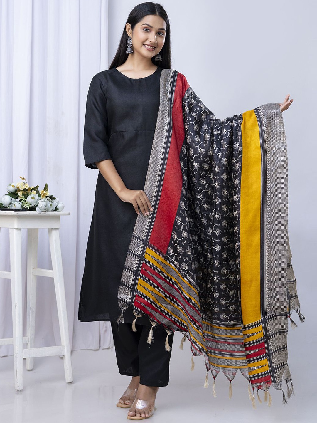 

Nayo Straight Kurta with Trousers & Printed Dupatta, Black