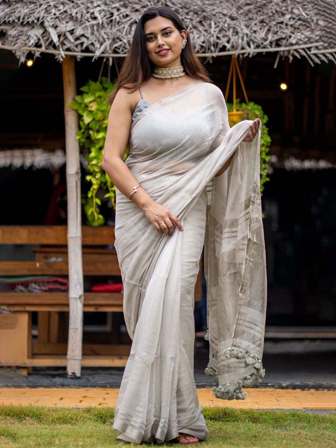 

I LOVE SAREES Zari Tissue Banarasi Saree, Off white