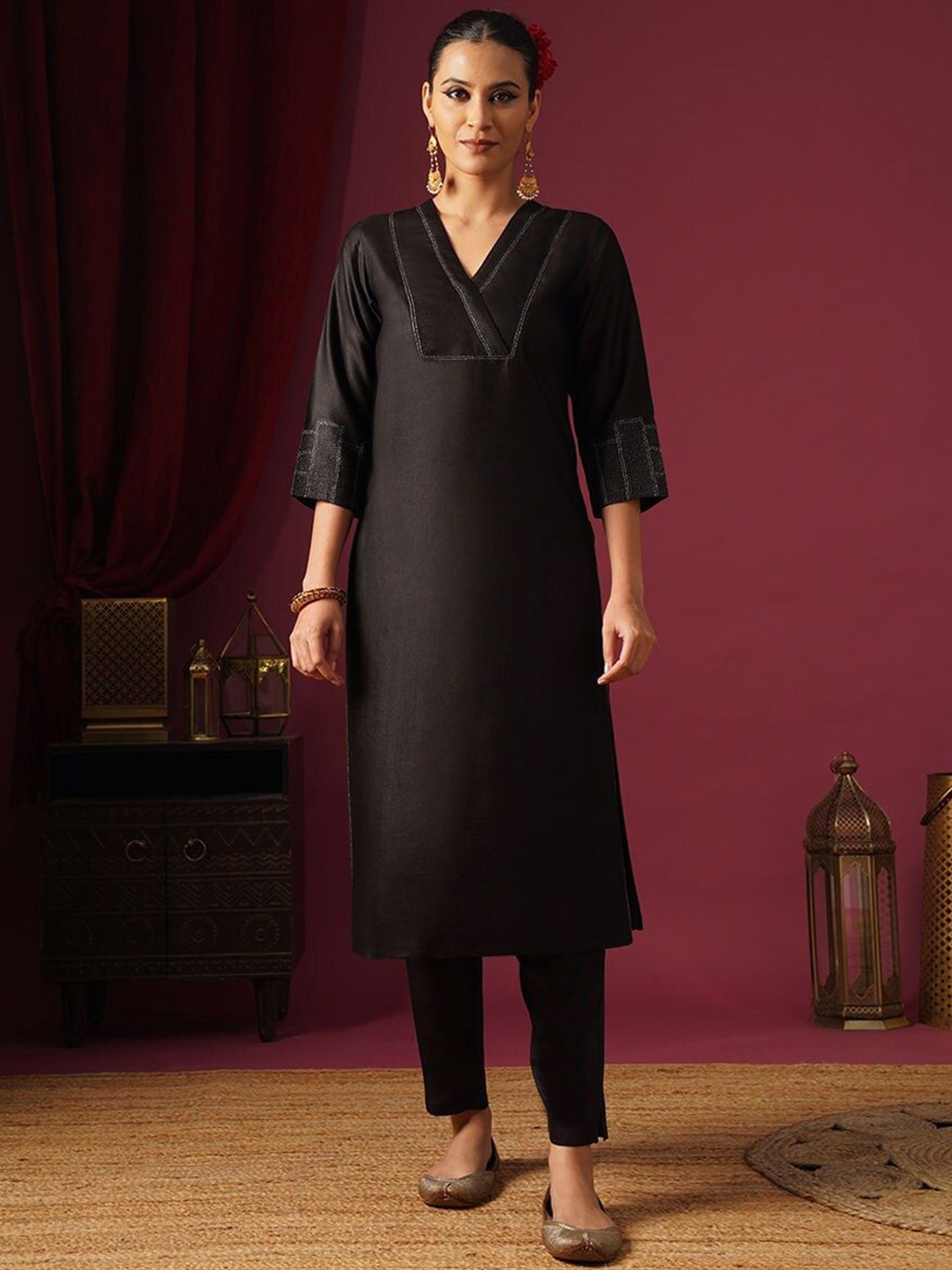 

JAYPORE Thread Work Straight Kurta, Black