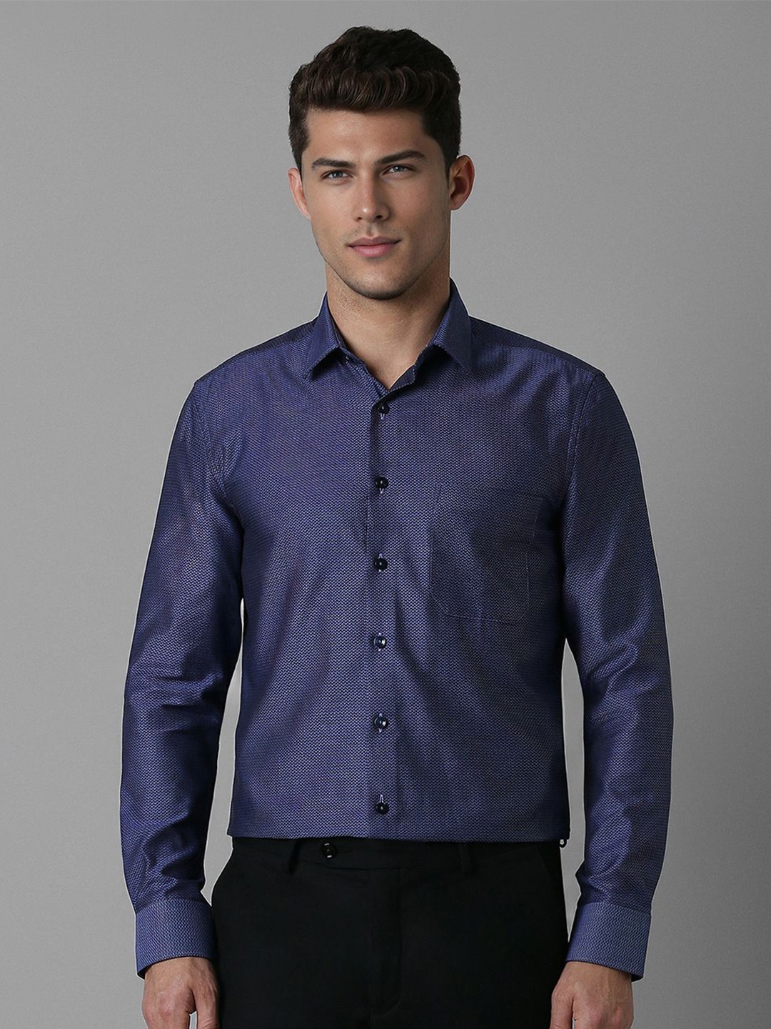 

Louis Philippe Men Spread Collar Solid Cotton Slim Fit Formal Shirt, Navy blue