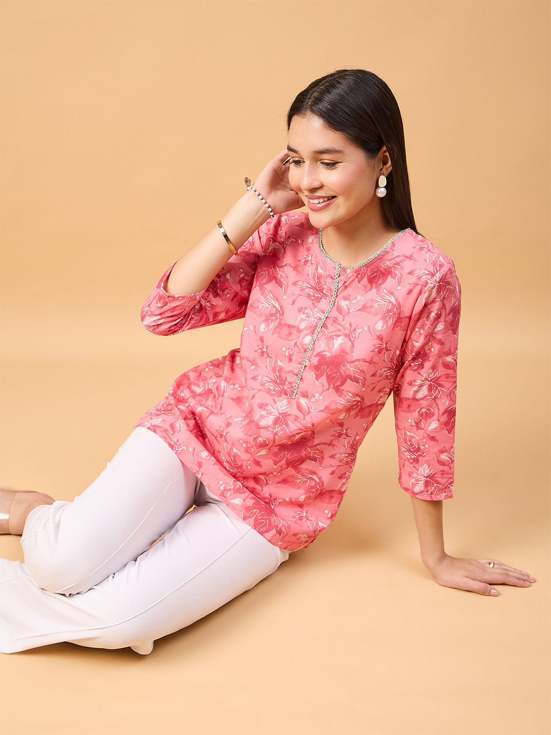 

NEESH Women Floral Printed Round Neck Top, Pink