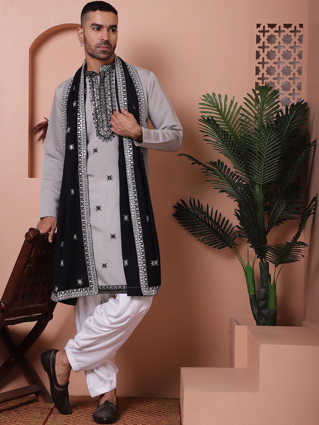 

Jompers Floral Embroidered Sequinned Straight Kurta With Trousers & Dupatta, Grey