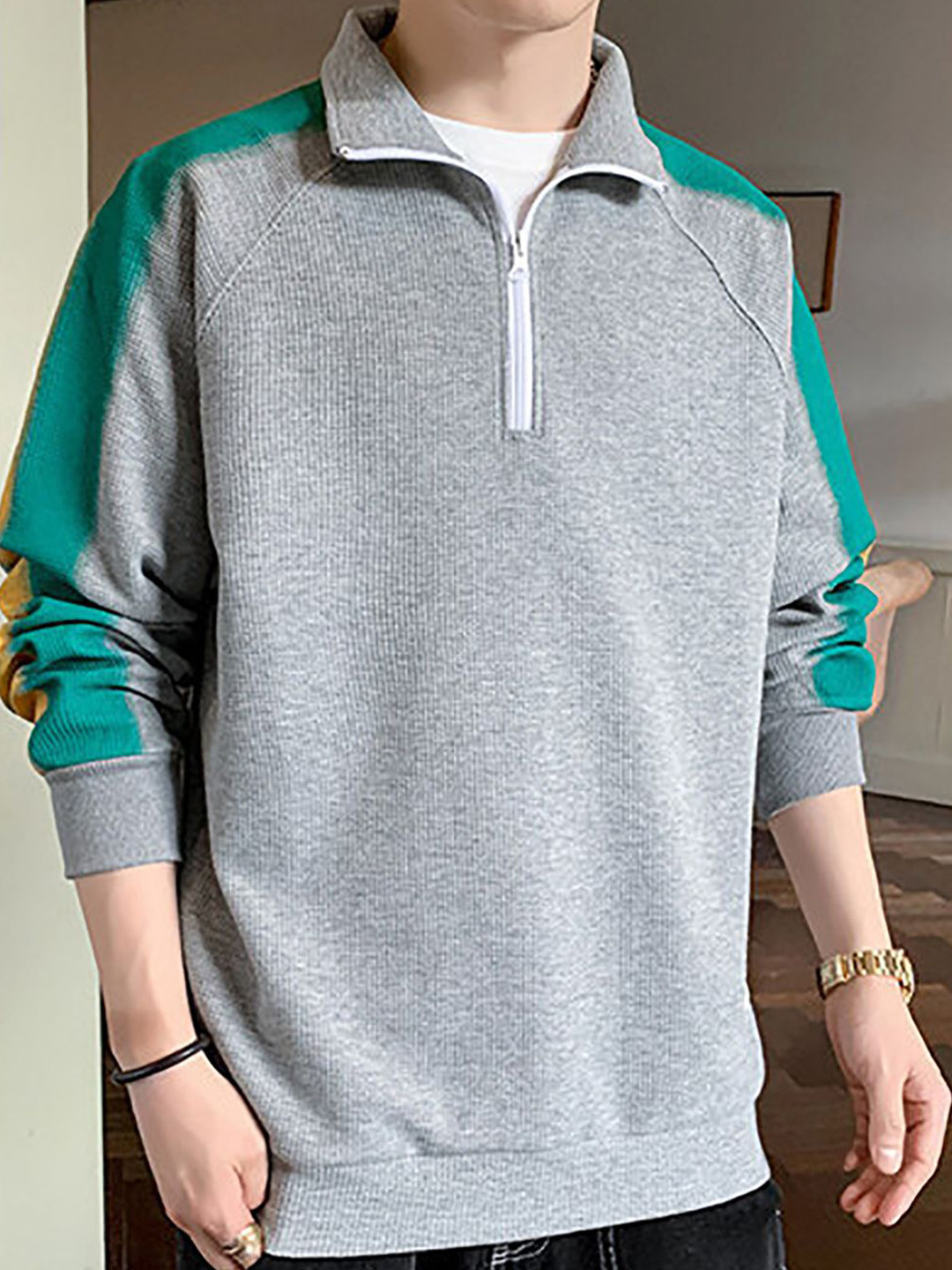

StyleCast x Revolte Men Colourblocked Sweatshirt, Grey