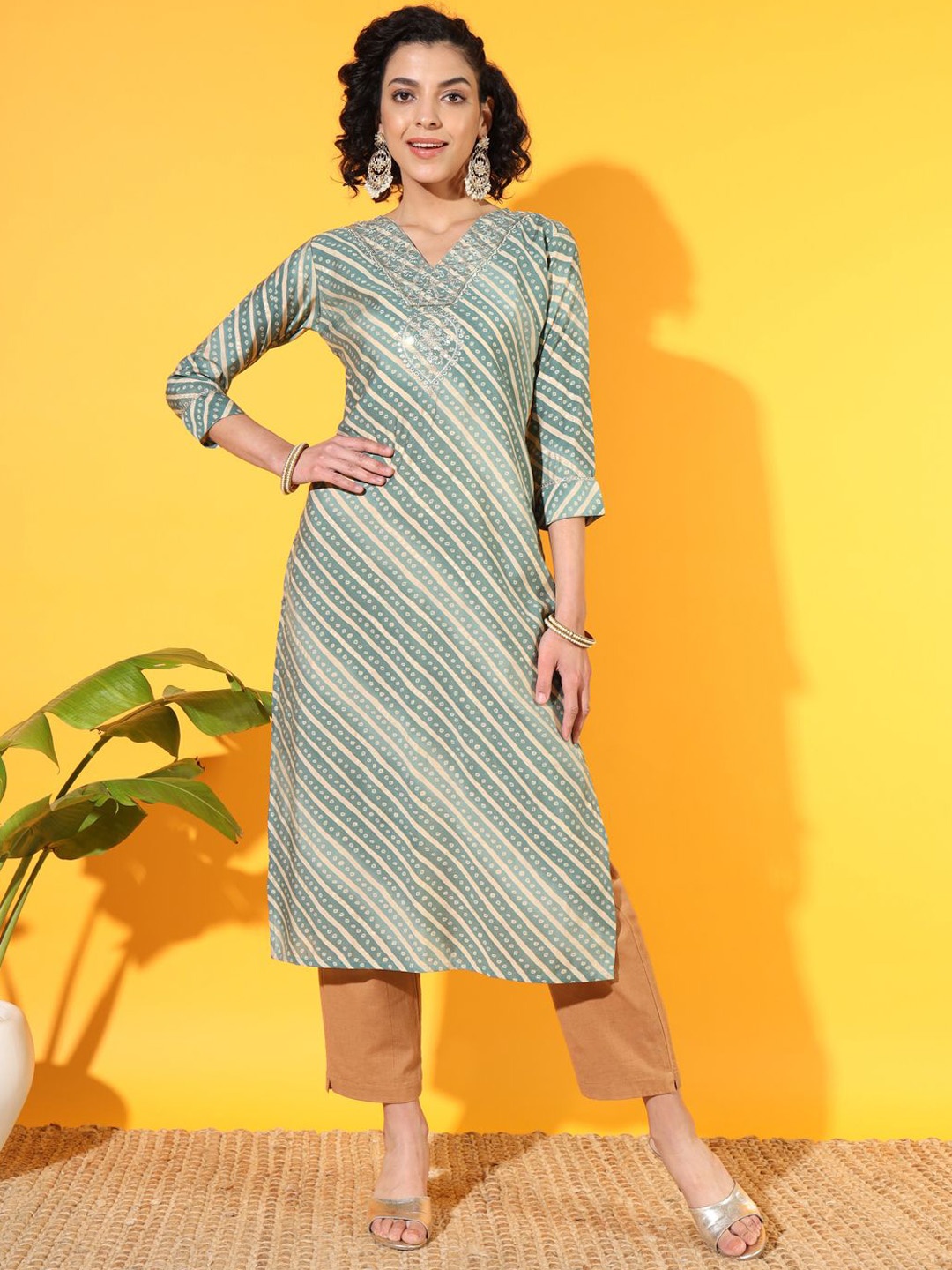 

VESH Bandhani Printed V-Neck Three-Quarter Sleeves Zari Work Straight Silk Kurta, Green
