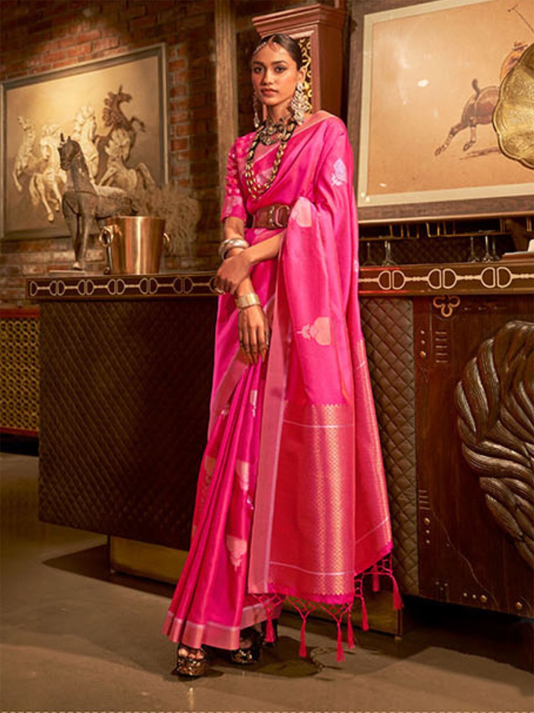 

ODETTE Woven Design Zari Saree, Pink