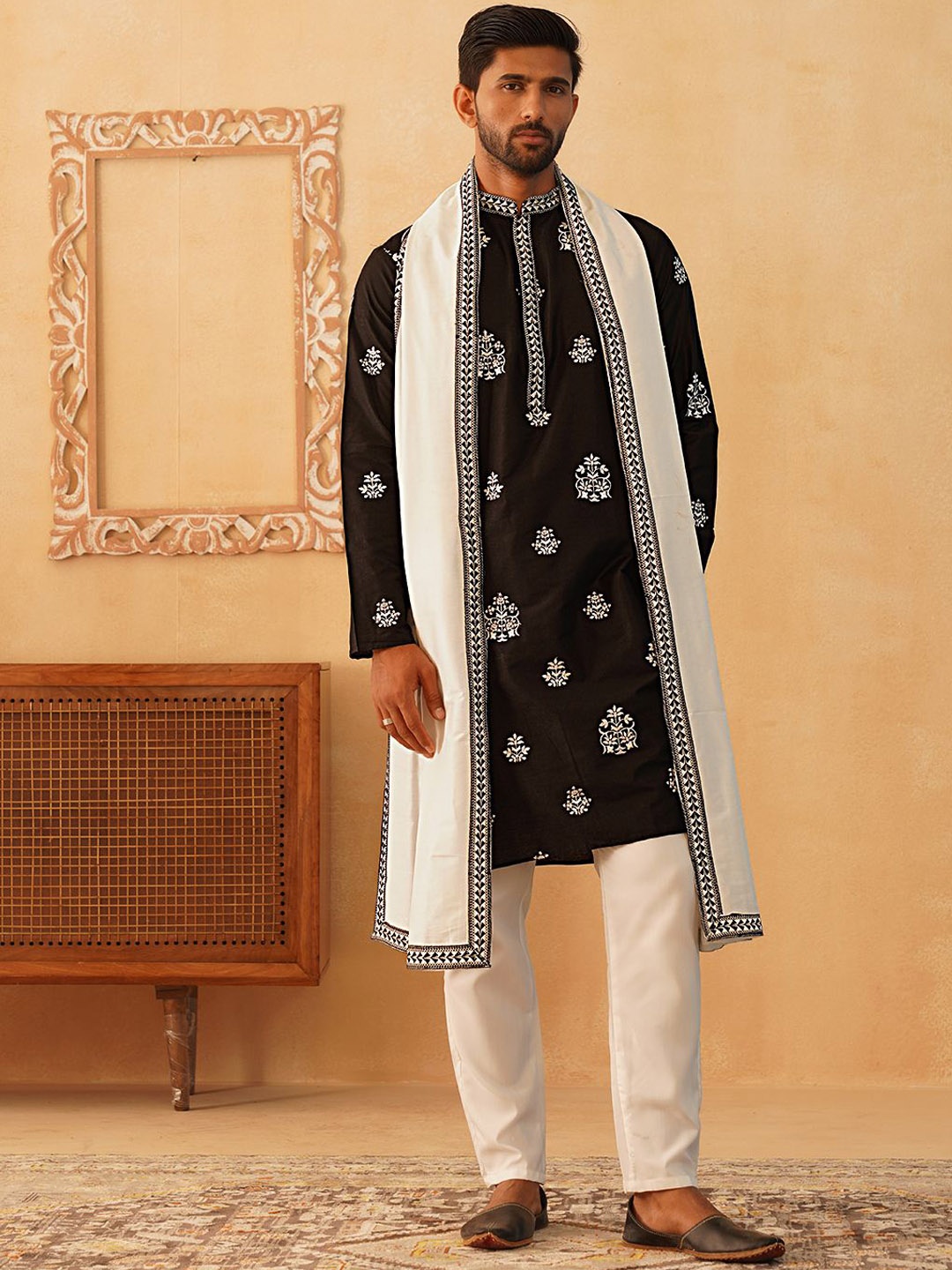

Jompers Floral Embroidered Sequinned Kurta With Pyjamas & Dupatta, Black