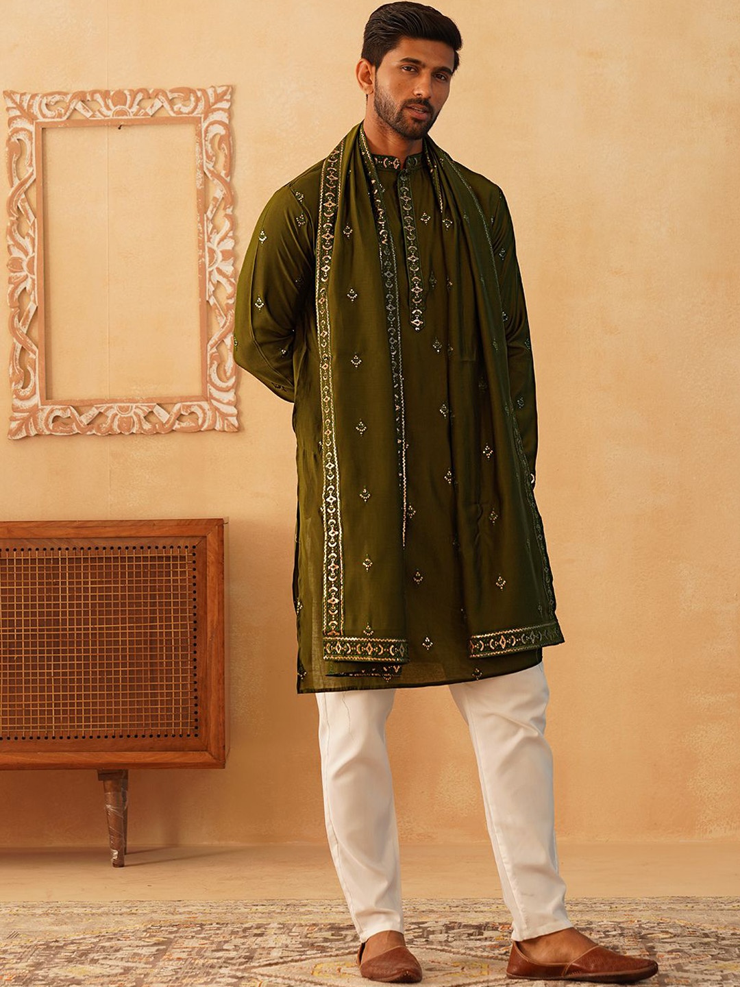 

Jompers Floral Embroidered Kurta With Pyjamas & Dupatta, Olive