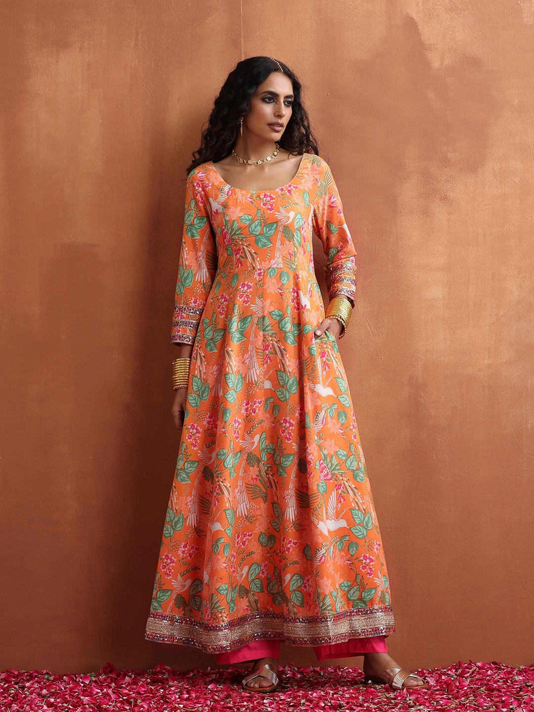 

trueBrowns Floral Printed Sequinned Anarkali Kurta with Trouser, Orange
