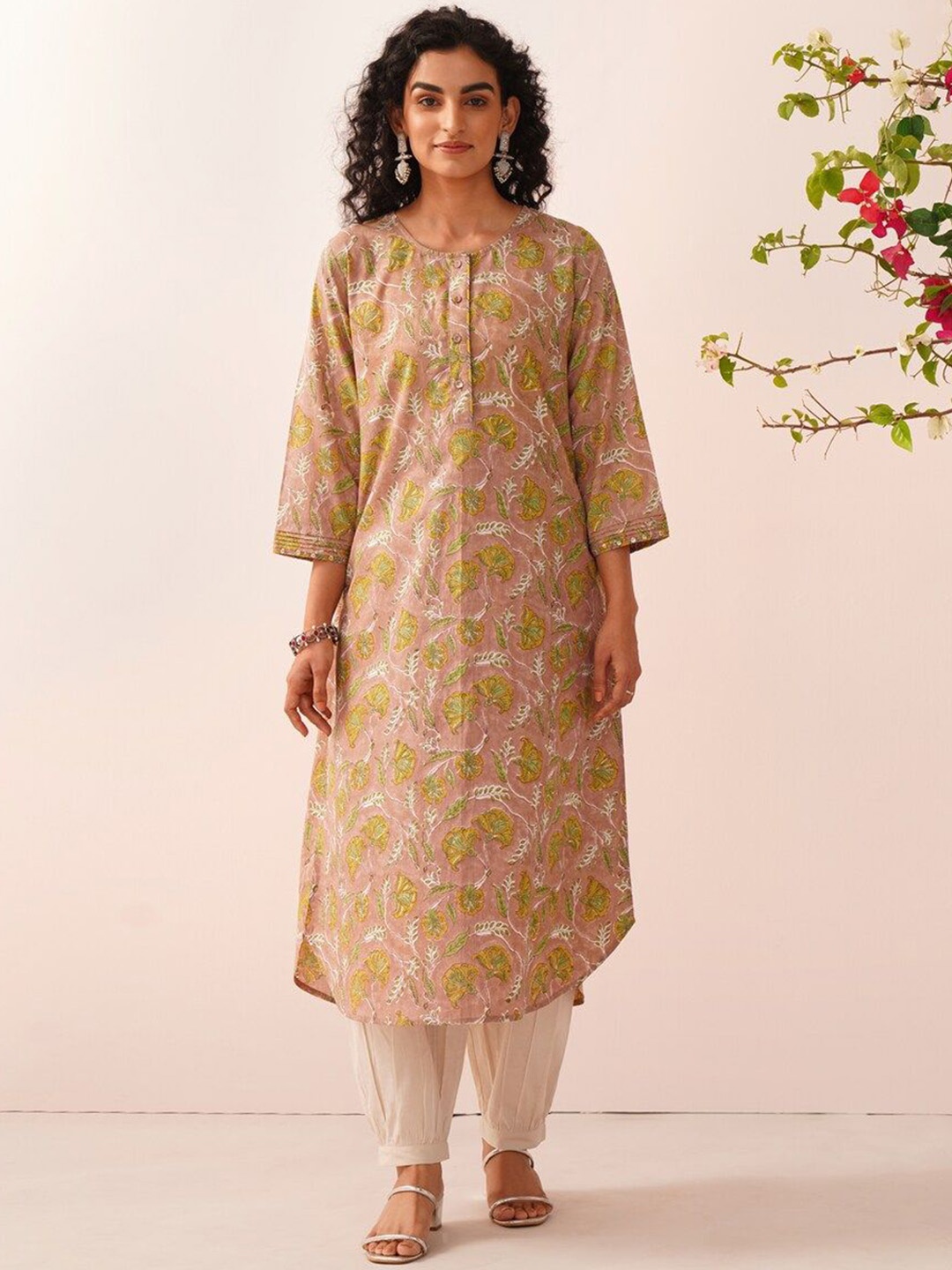 

JAYPORE Floral Printed Round Neck Cotton A-Line Kurta, Pink