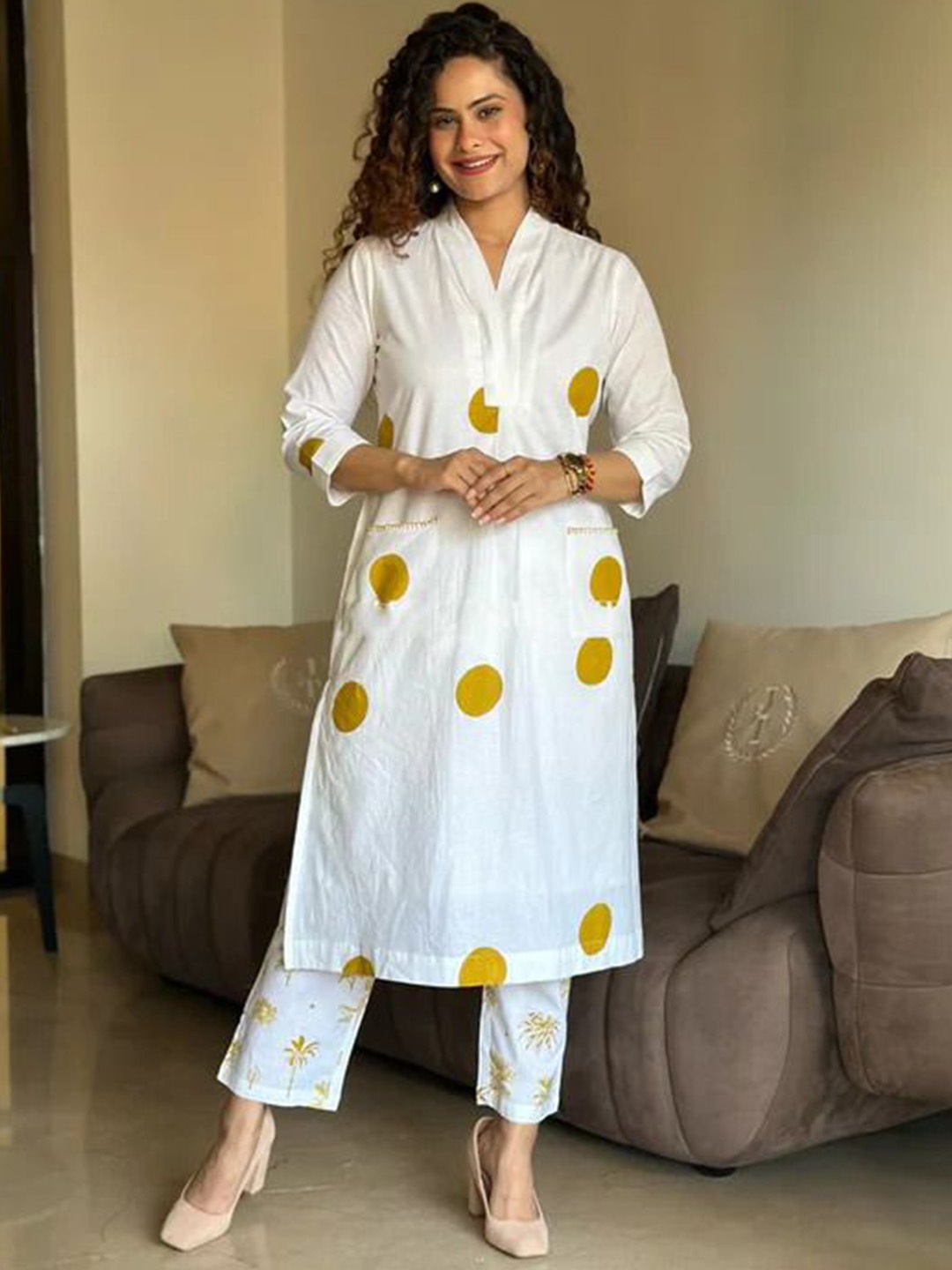 

NIJANAND TEXTILE Printed Kurta With Trouser Set, White