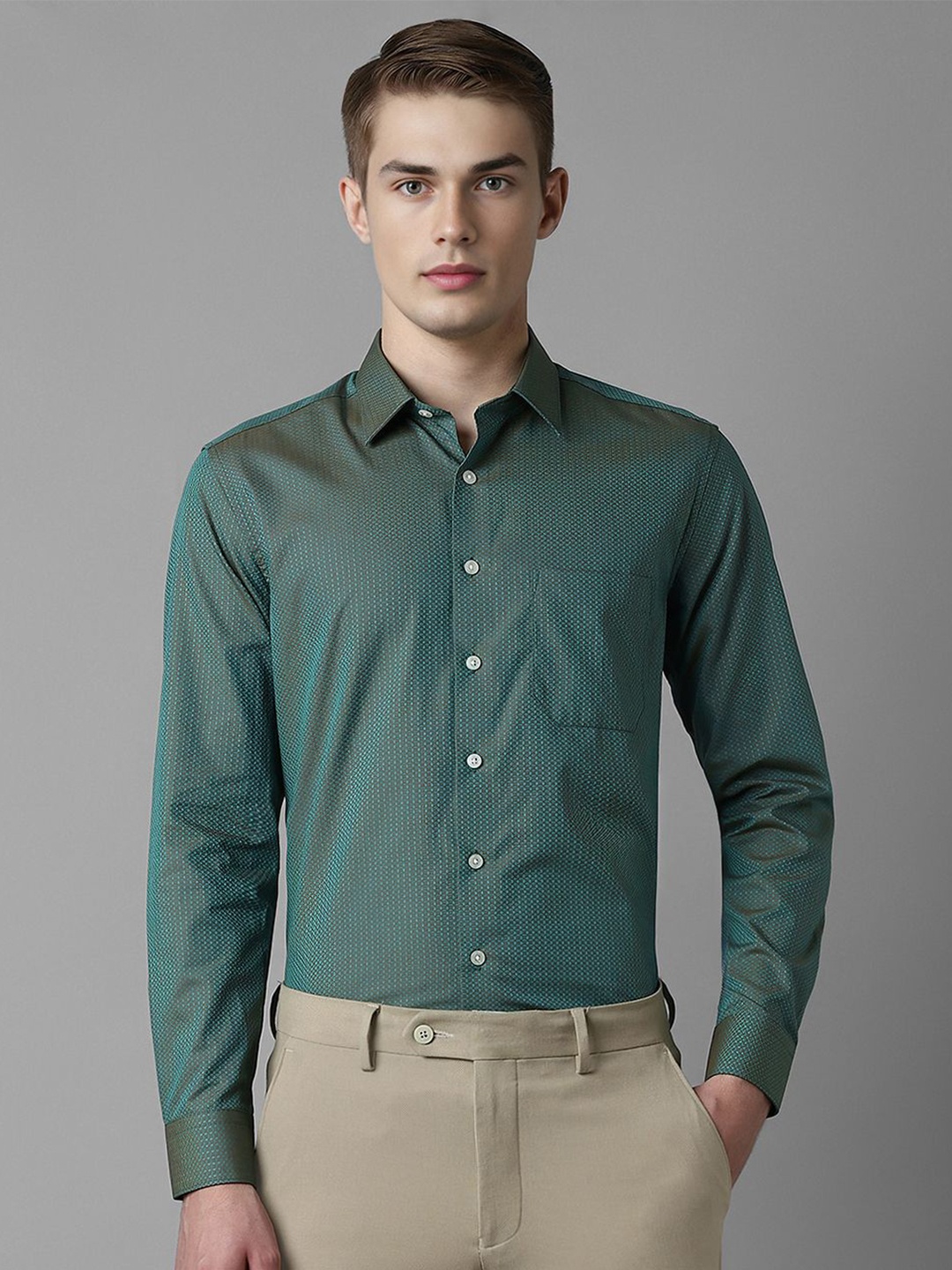 

Louis Philippe Men Spread Collar Solid Cotton Slim Fit Formal Shirt, Green