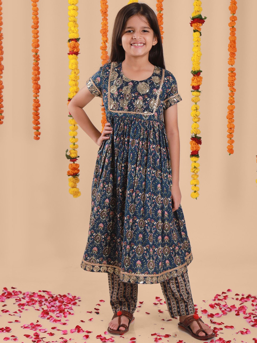 

Sangria Girls Embroidered Pure Cotton Kurta & Trouser, Navy blue