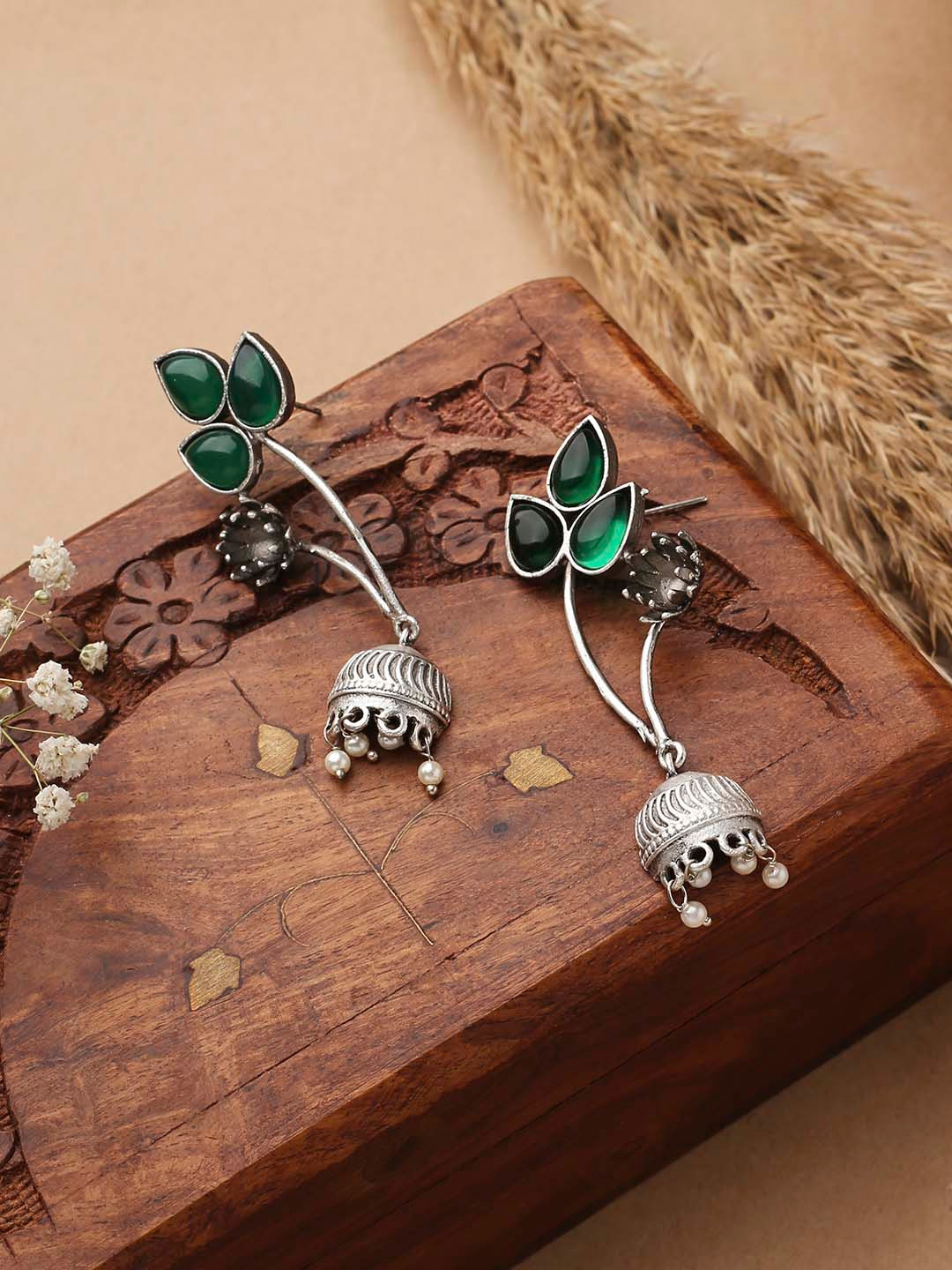 

Mirraw Silver-Plated Leaf Shaped Drop Earrings, Green