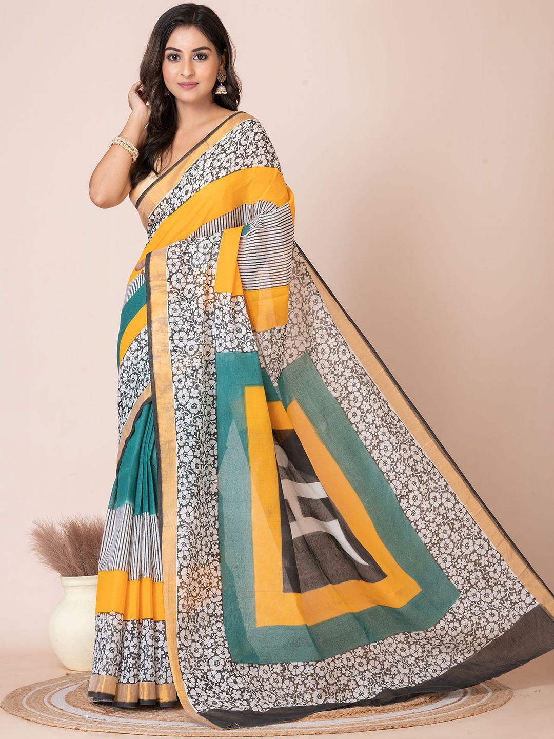

HOUSE OF ARLI Floral Zari Pure Cotton Saree, Green