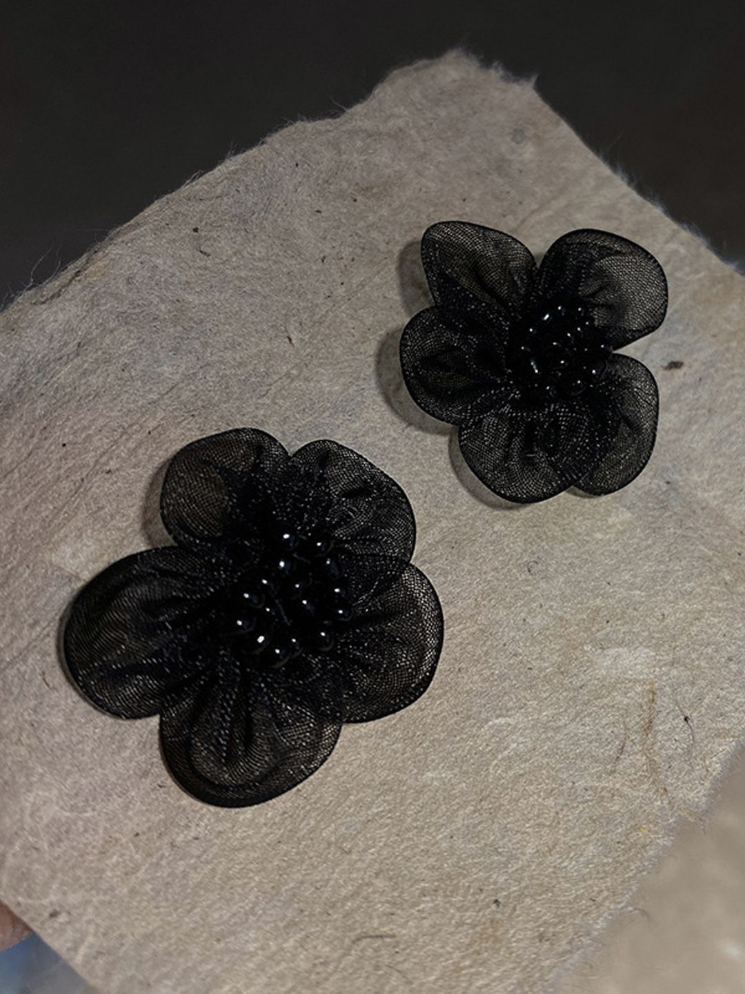 

KRENOZ Floral Design Lace Studs, Black