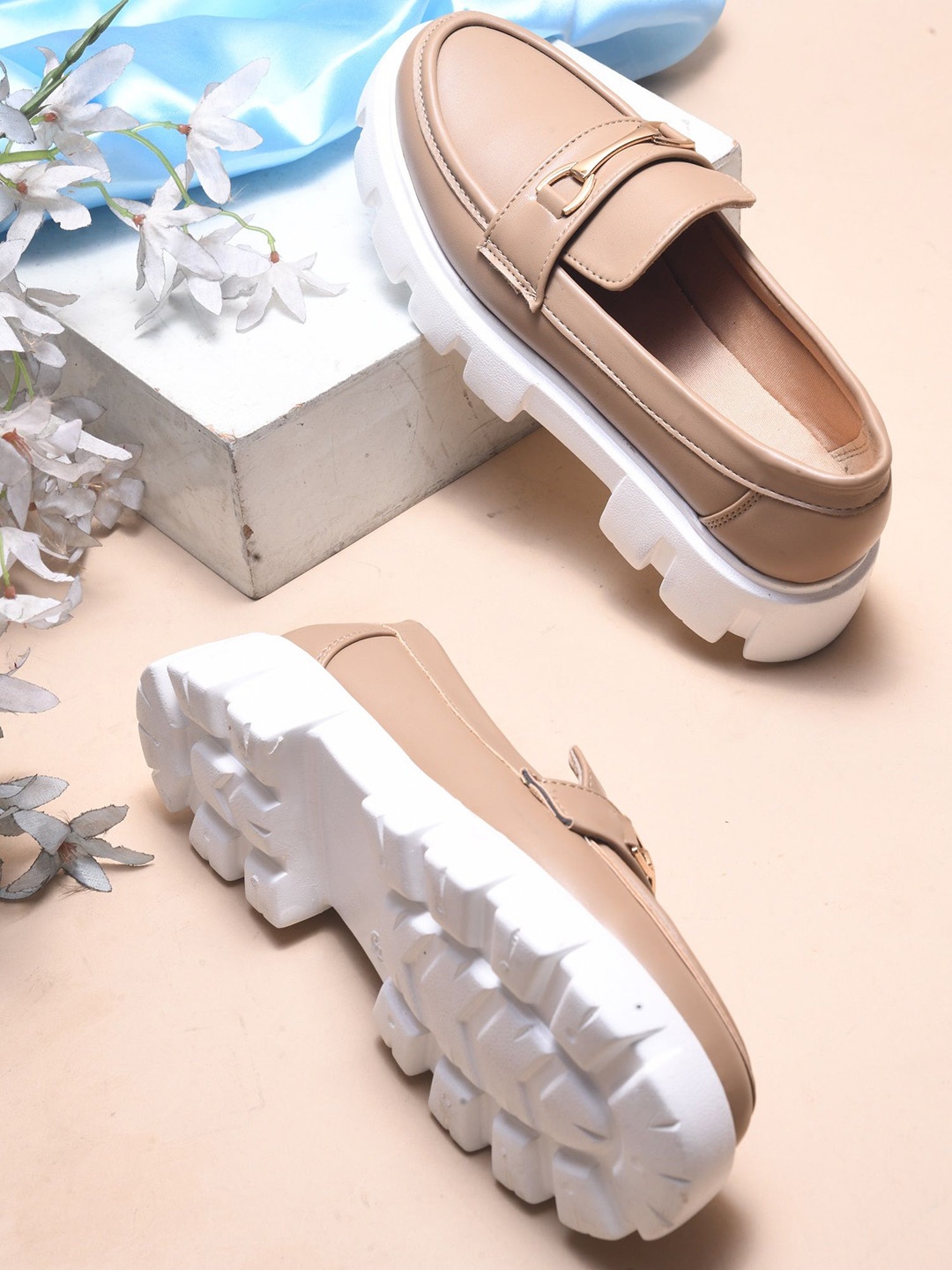 

Try Me Women Patent Leather Loafers, Beige