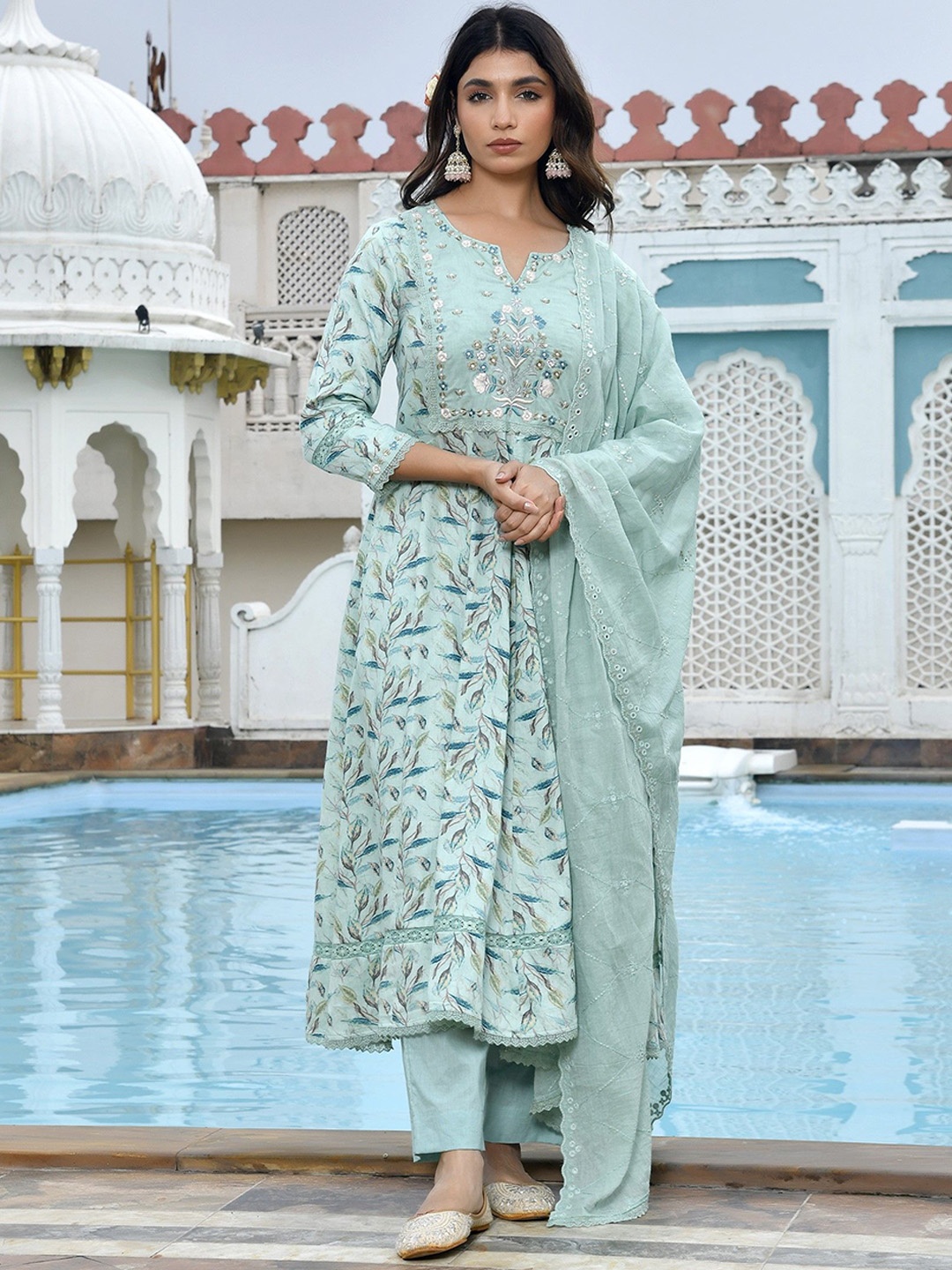 

VAASVA JAIPUR Women Floral Printed Thread Work Pure Cotton Kurta with Trousers & Dupatta, Blue