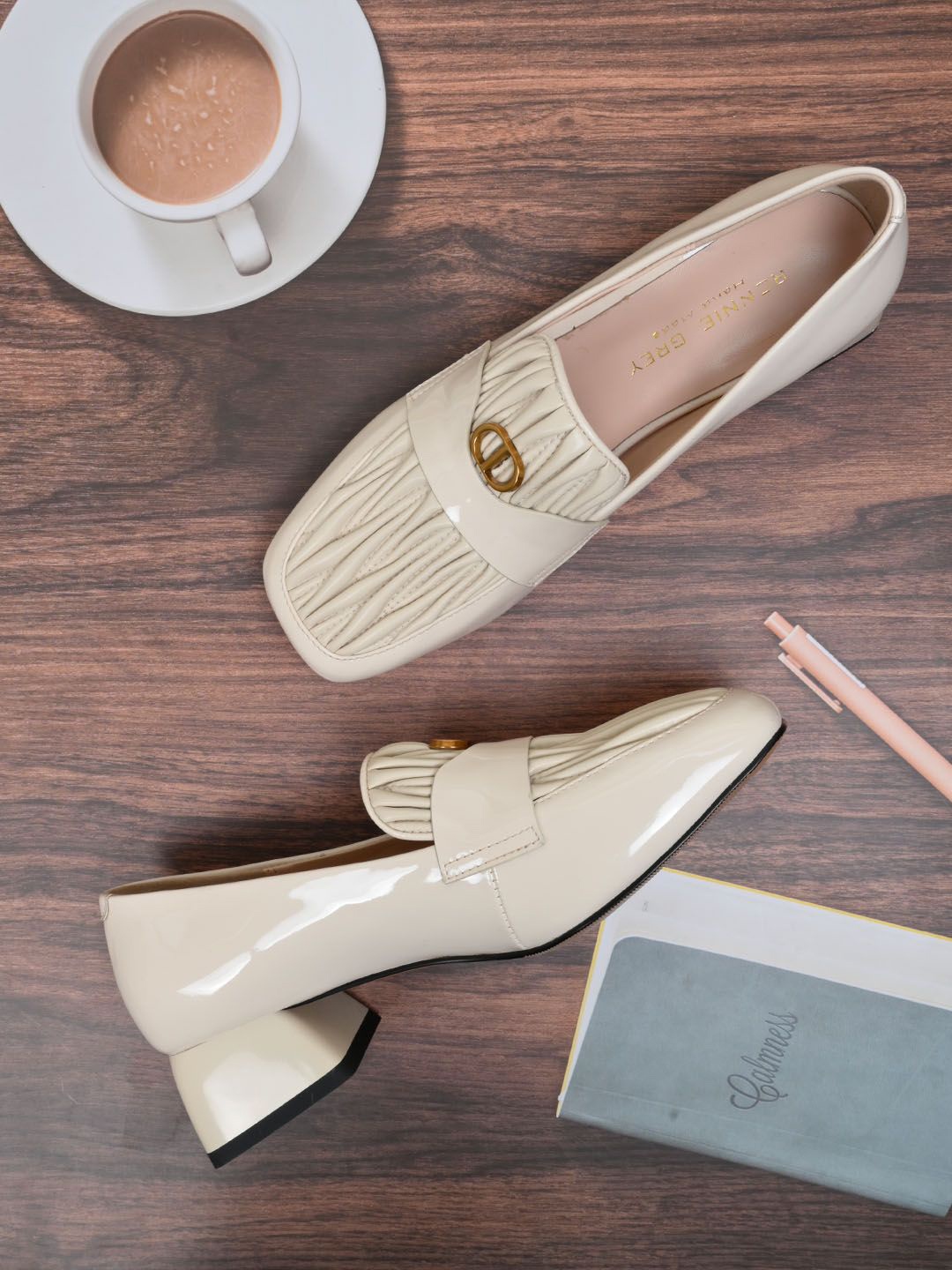 

Ronnie Grey Women Loafers, Off white