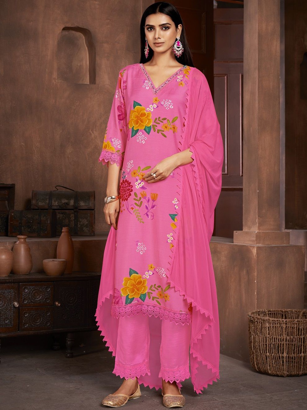 

JIVORA Floral Printed Regular Kurta With Pyjamas & Dupatta, Pink