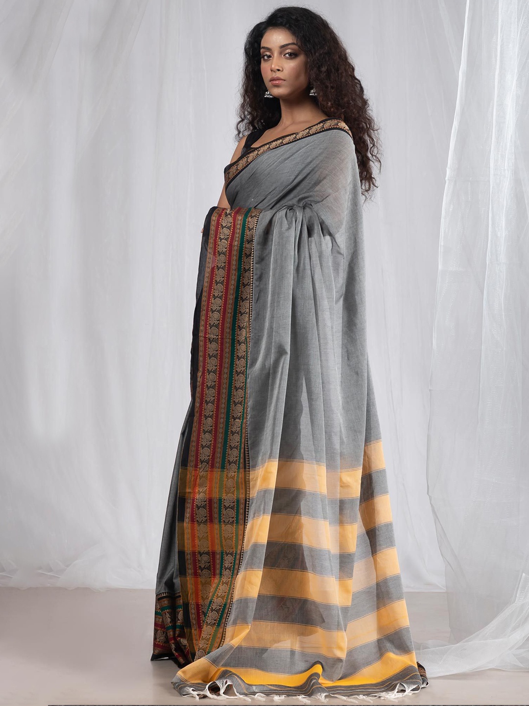 

Unnati Silks Pure Cotton Handloom Narayan Peth Saree, Grey