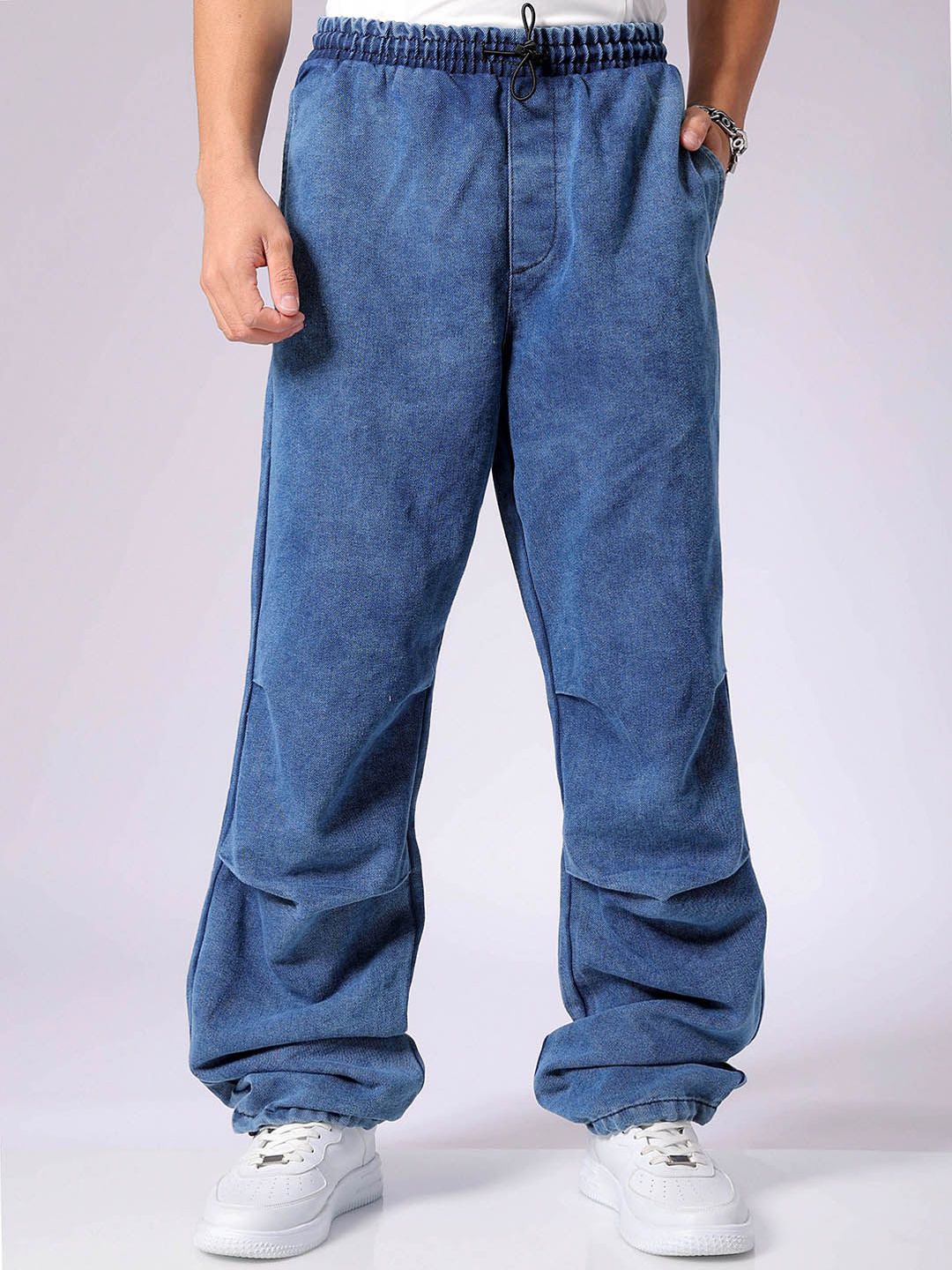 

The Indian Garage Co Men Mid Rise Baggy Tapered Fit Utility Denim Jogger, Blue