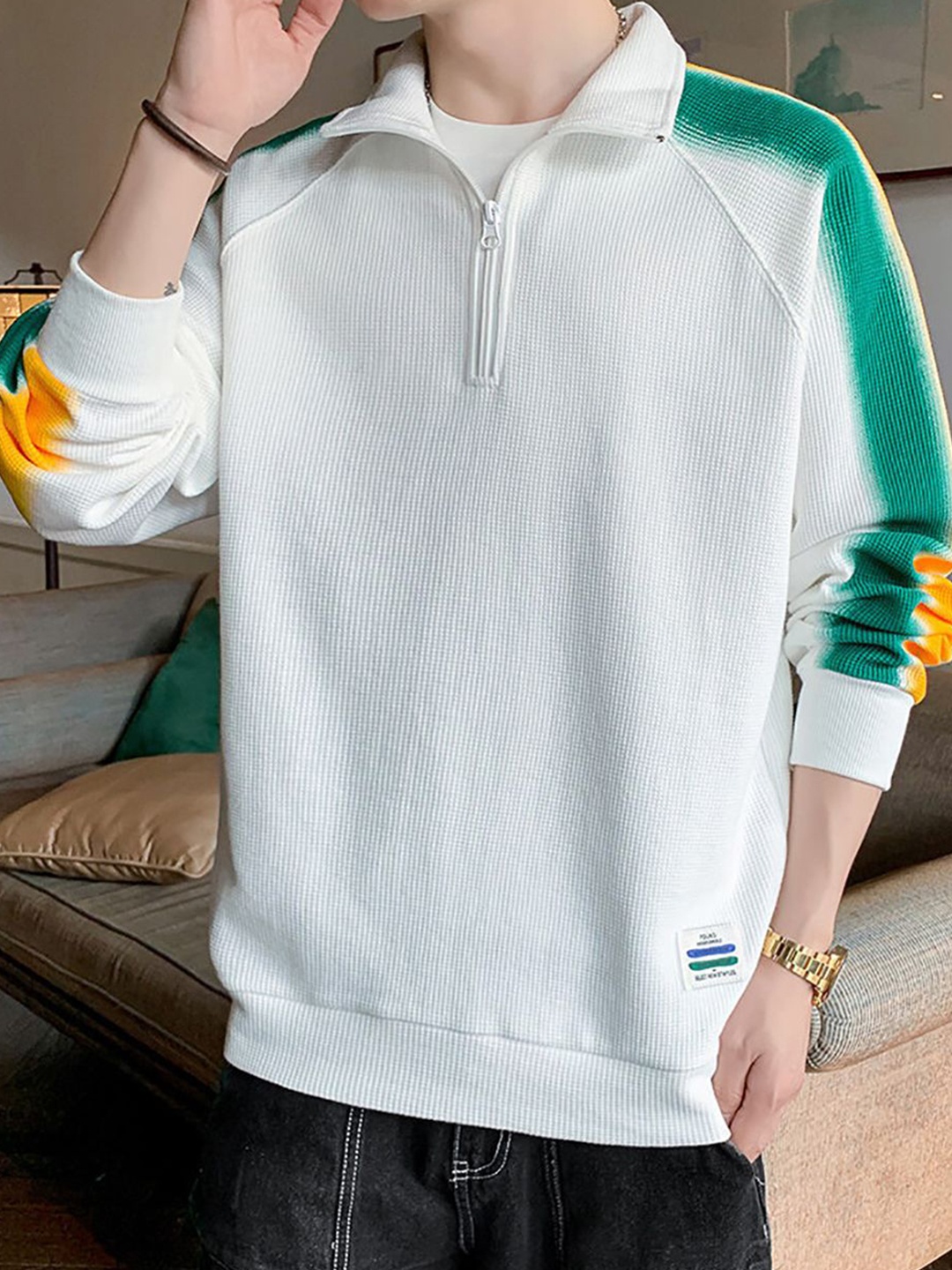 

StyleCast x Revolte Men Colourblocked Sweatshirt, White