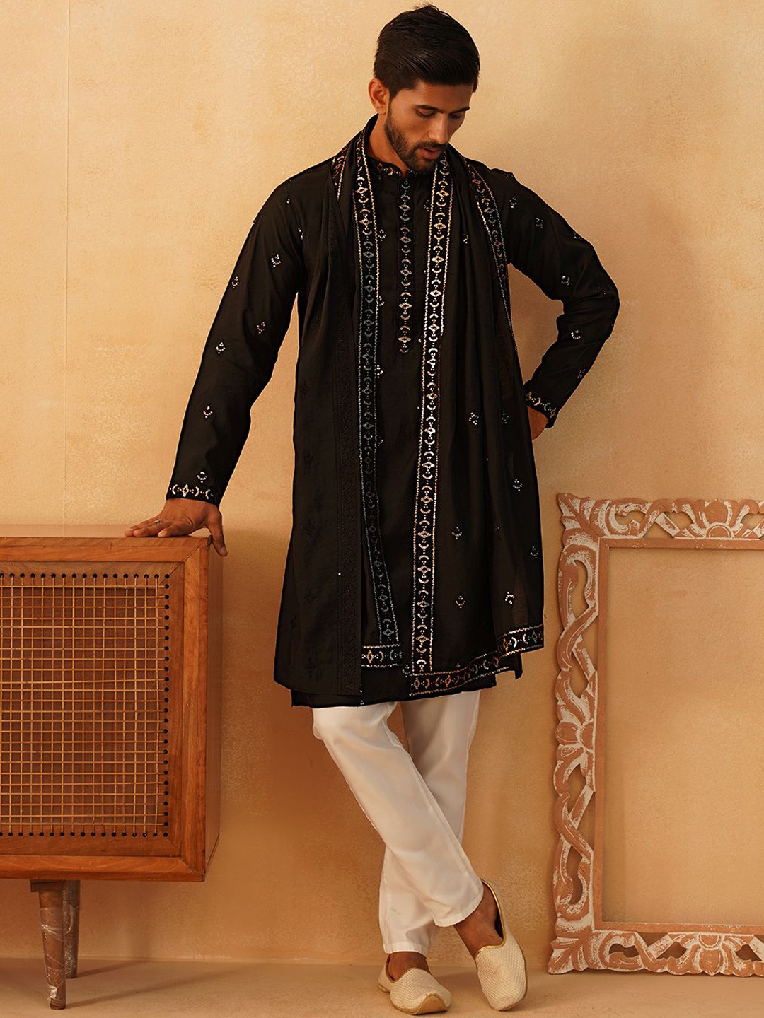 

Jompers Floral Embroidered Sequinned Straight Kurta With Trousers & Dupatta, Black