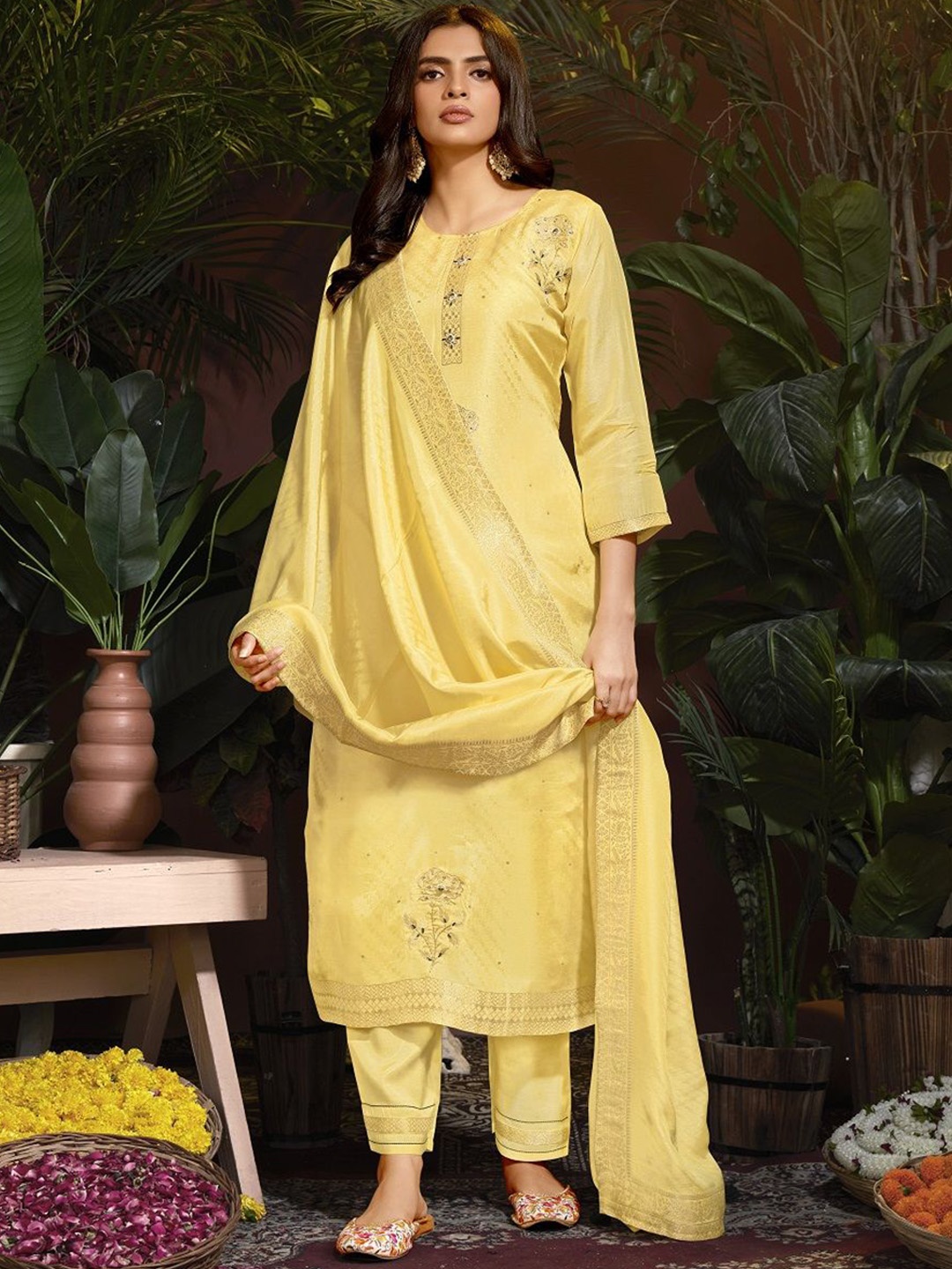 

JIVORA Women Floral Embroidered Regular Kurti with Pyjamas & With Dupatta, Yellow