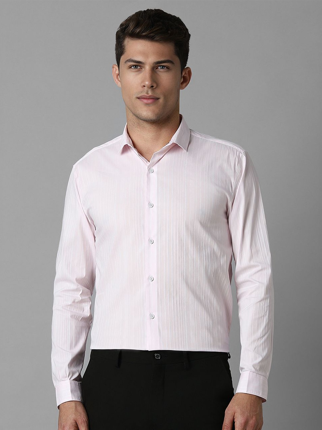 

Louis Philippe Sport Men Super Spread Collar Solid Cotton Slim Fit Formal Shirt, Pink