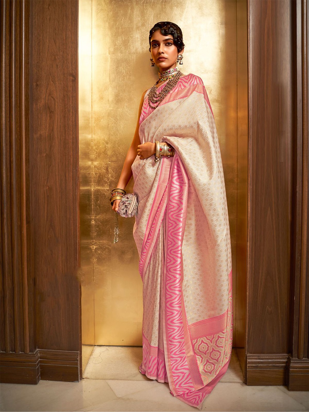 

ODETTE Ethnic Motifs Woven Design Zari Saree, Pink