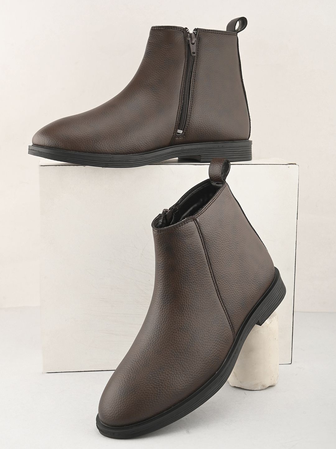 

The Roadster Lifestyle Co Men Zipper Boots, Brown